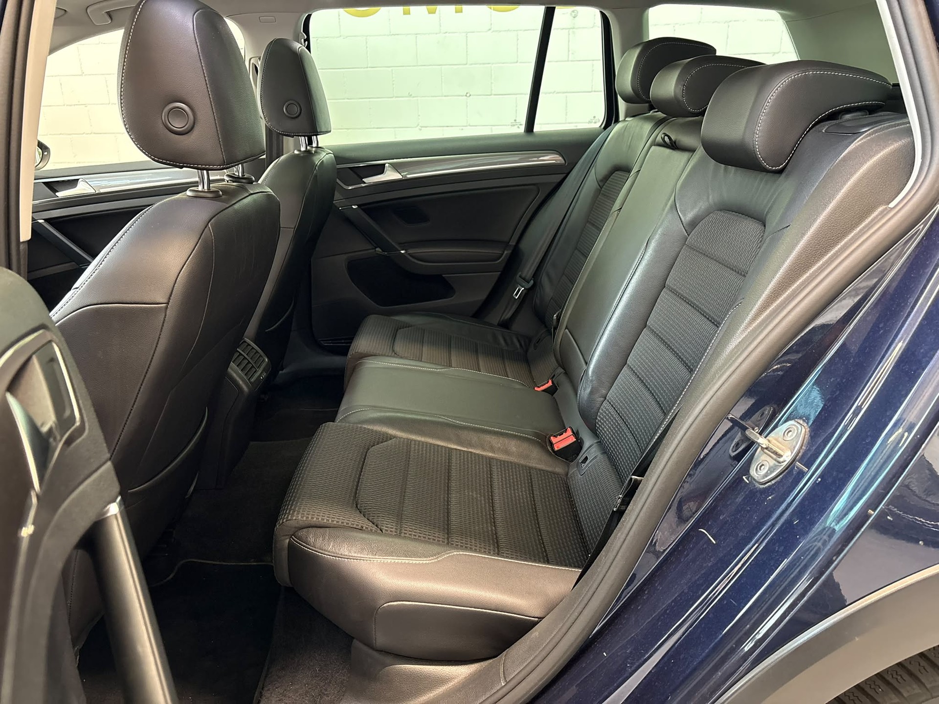 VW Golf 2.0 TDI Alltrack 4Motion-image-14