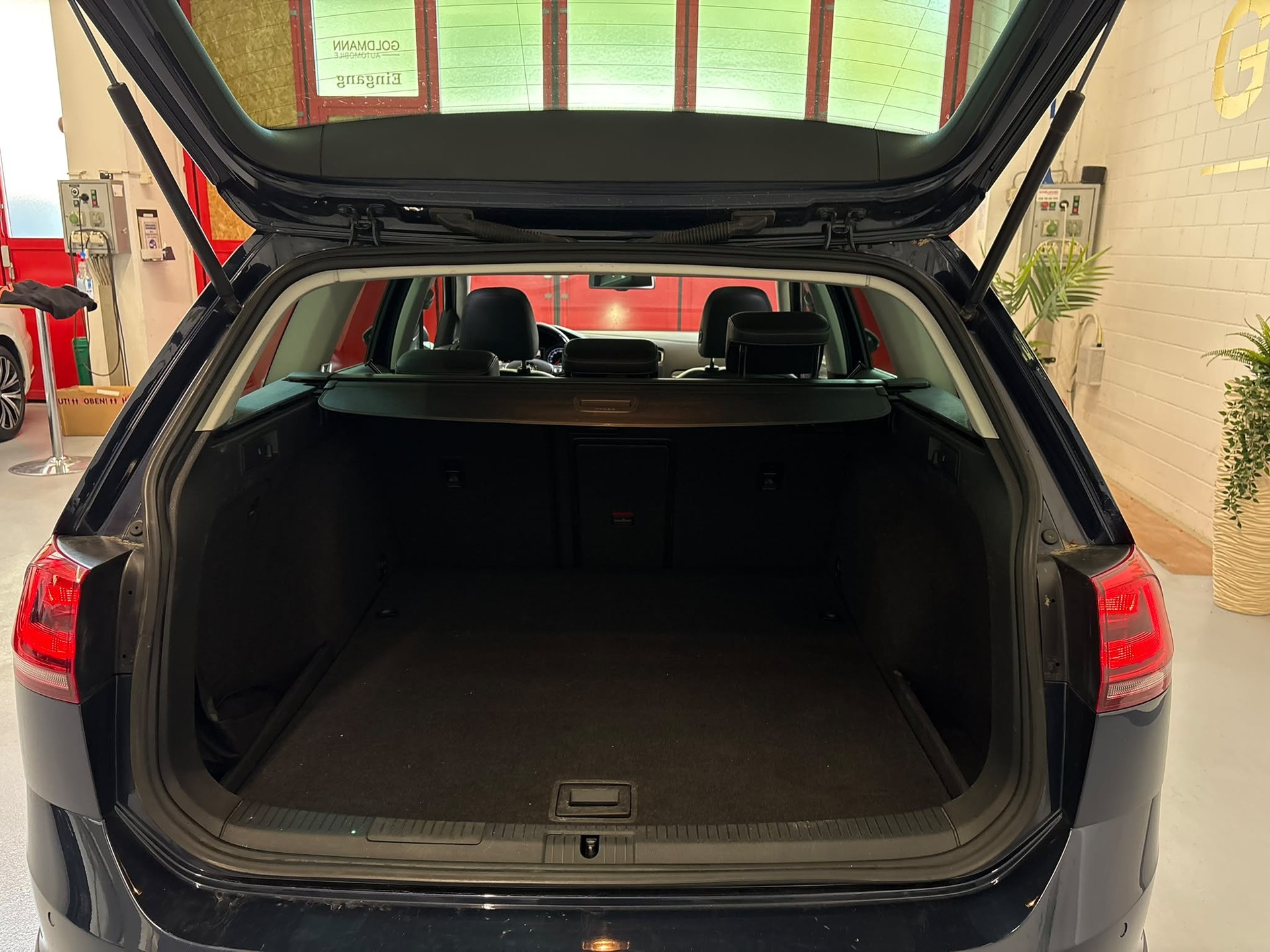 VW Golf 2.0 TDI Alltrack 4Motion-image-12