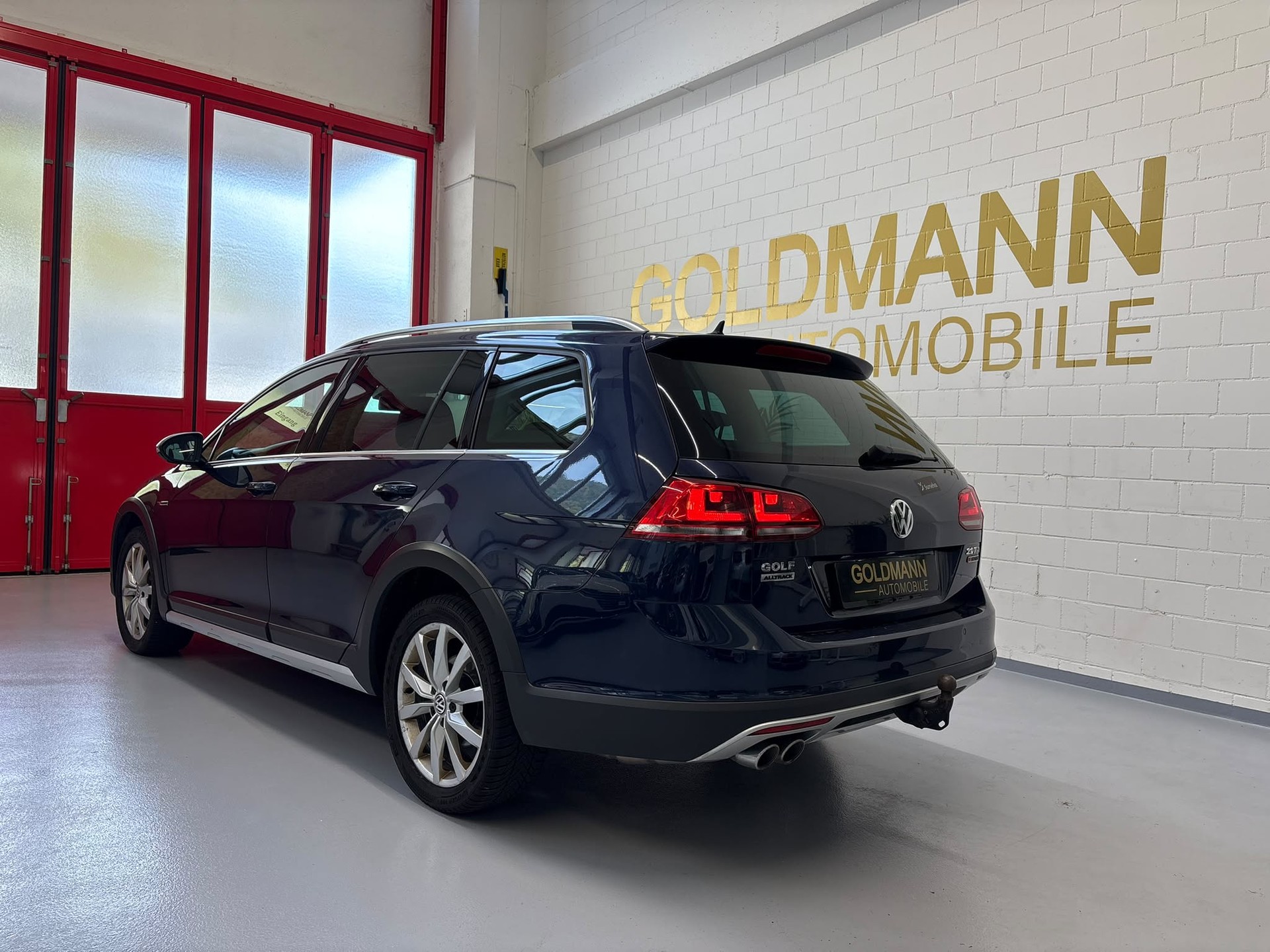 VW Golf 2.0 TDI Alltrack 4Motion-image-2