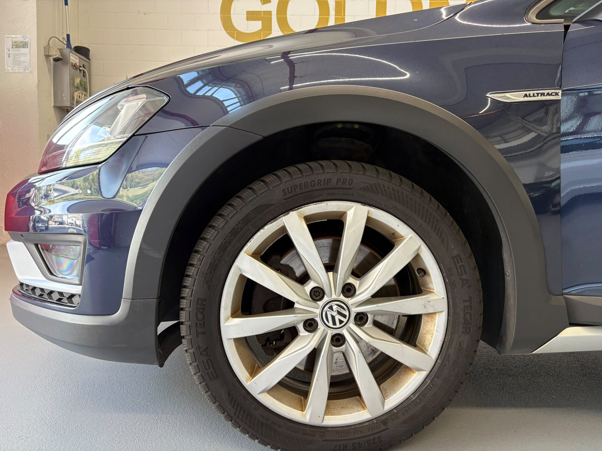 VW Golf 2.0 TDI Alltrack 4Motion-image-16
