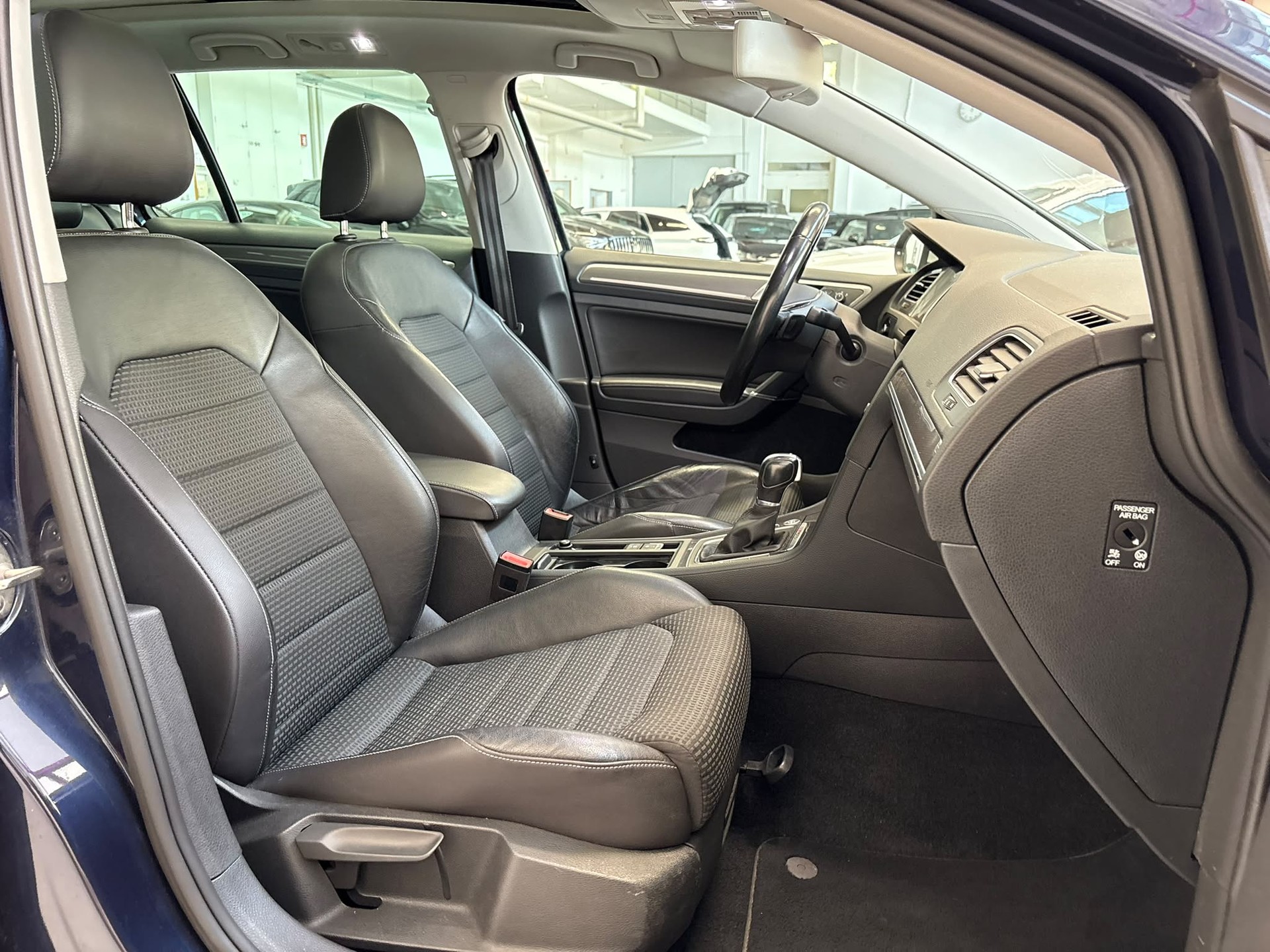 VW Golf 2.0 TDI Alltrack 4Motion-image-9