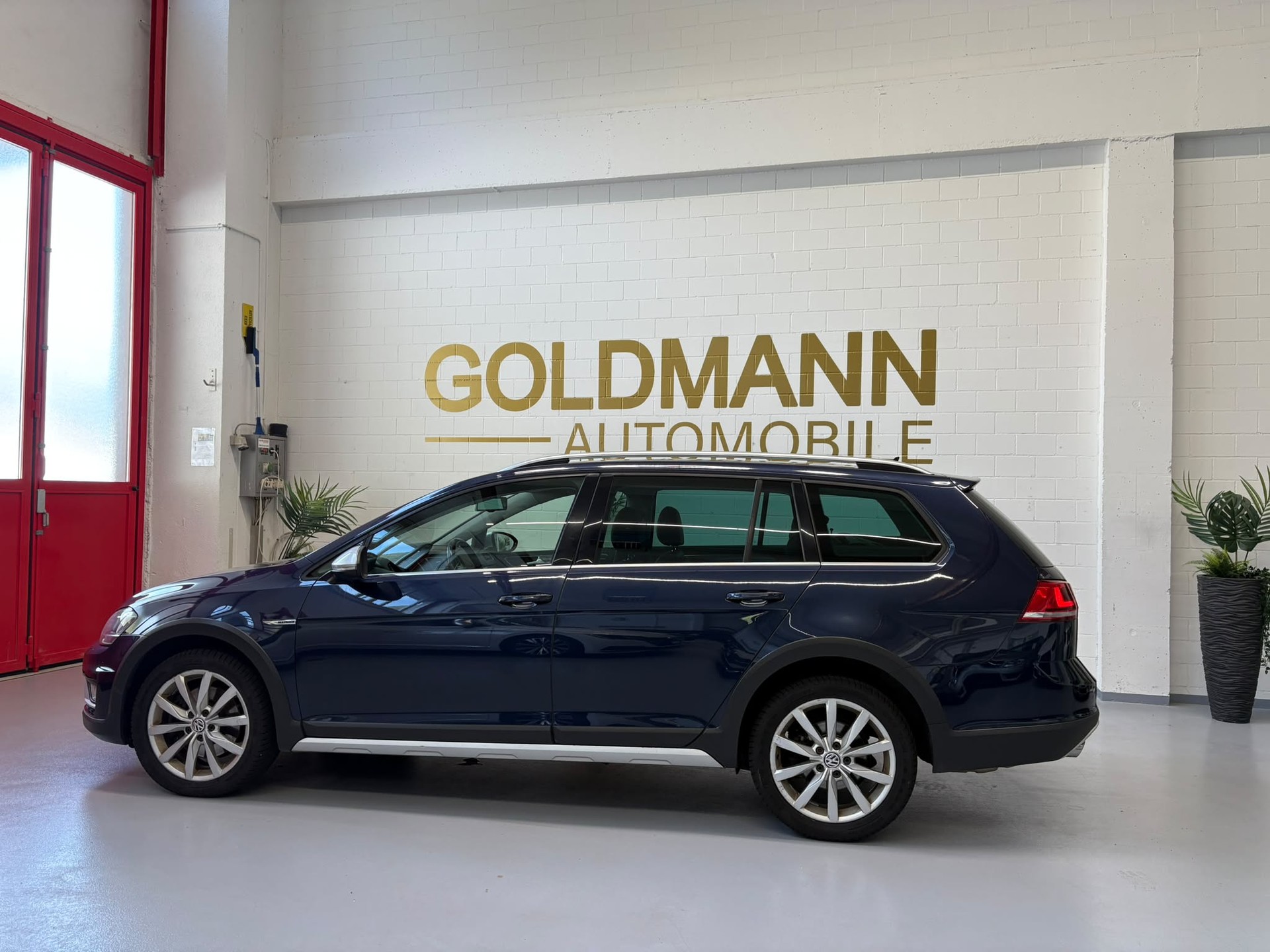 VW Golf 2.0 TDI Alltrack 4Motion-image-1