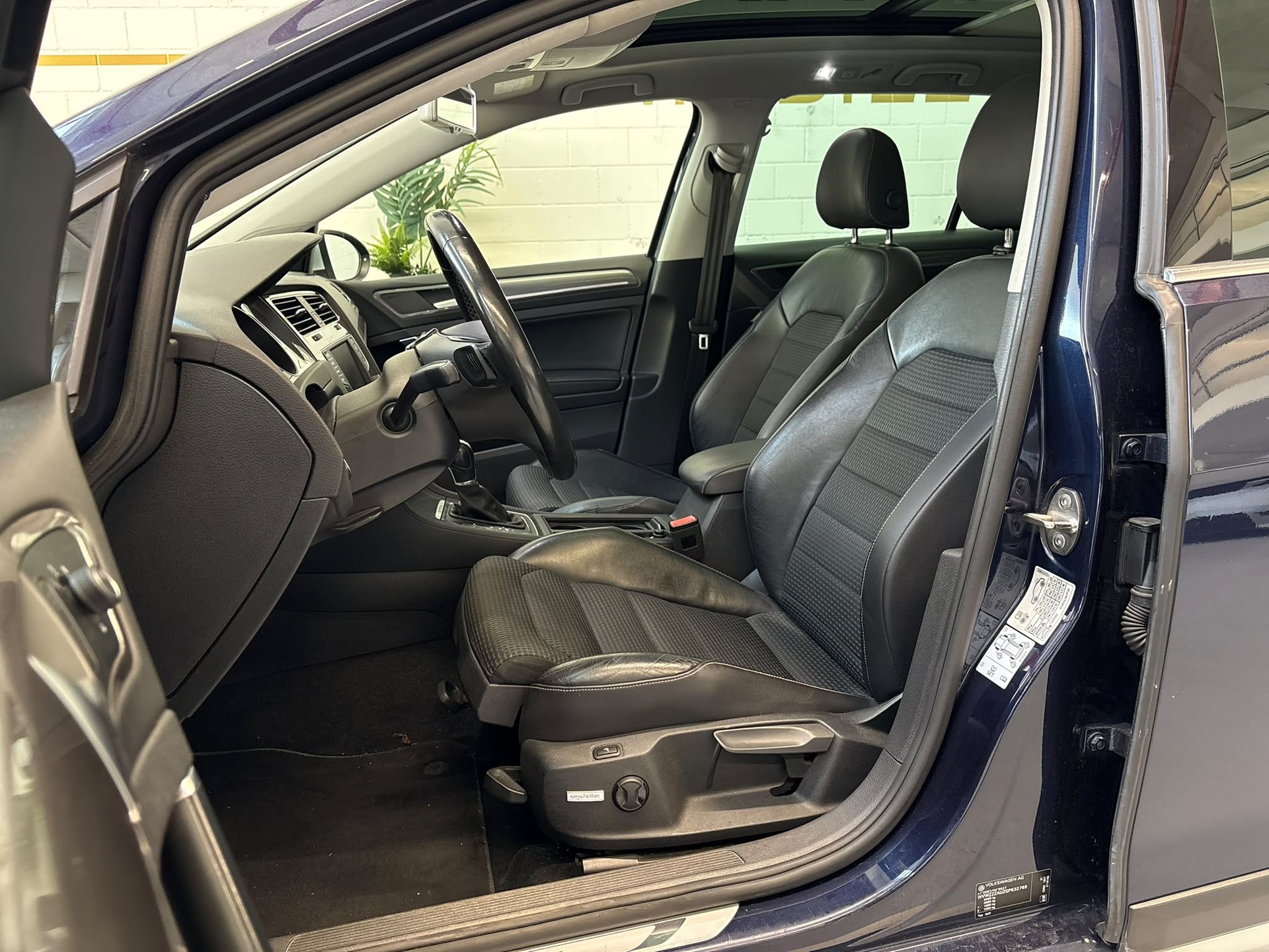 VW Golf 2.0 TDI Alltrack 4Motion-image-6