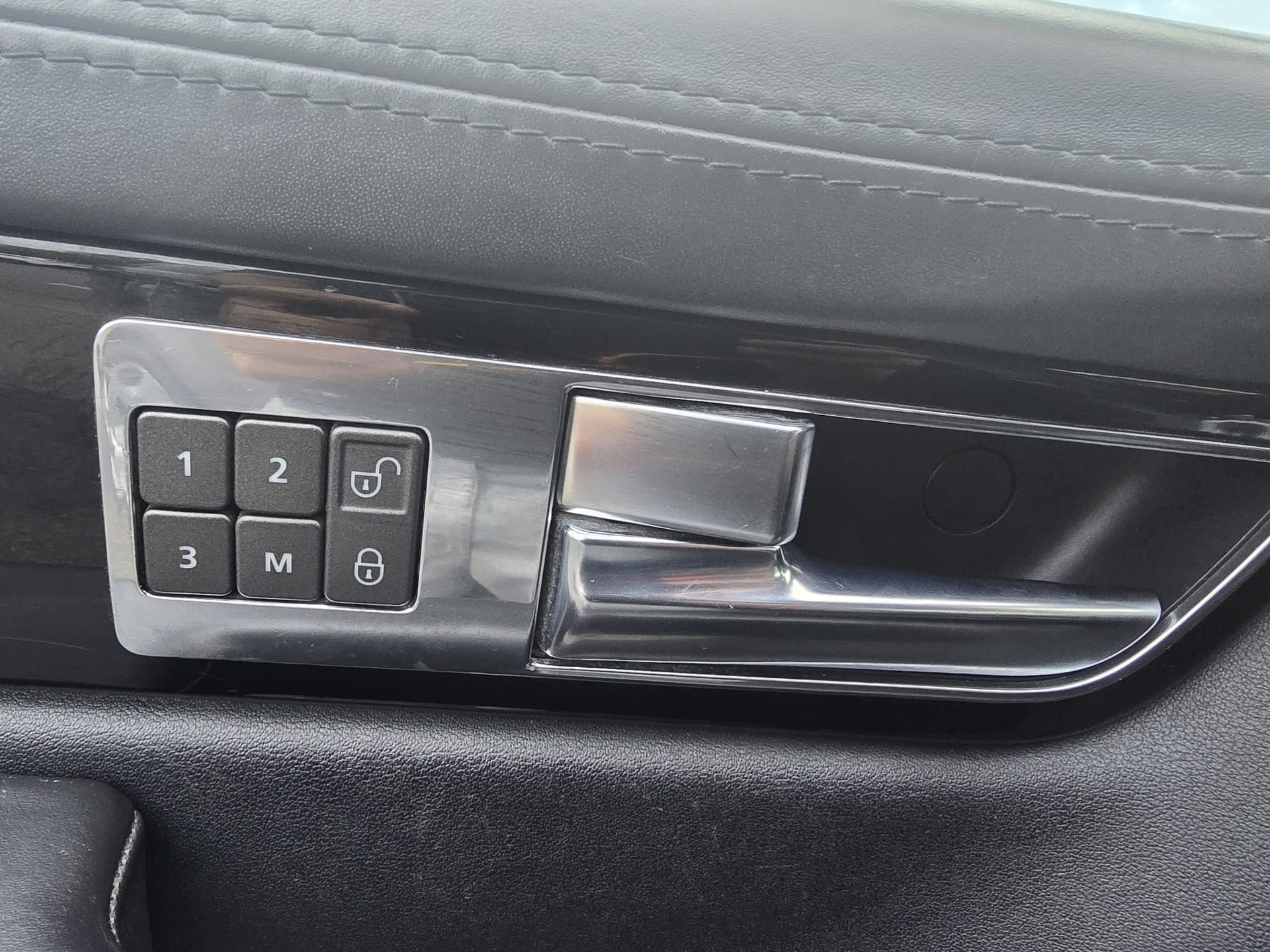 LAND ROVER Range Rover Sport 3.0 TDV6 SE Automatic-image-15