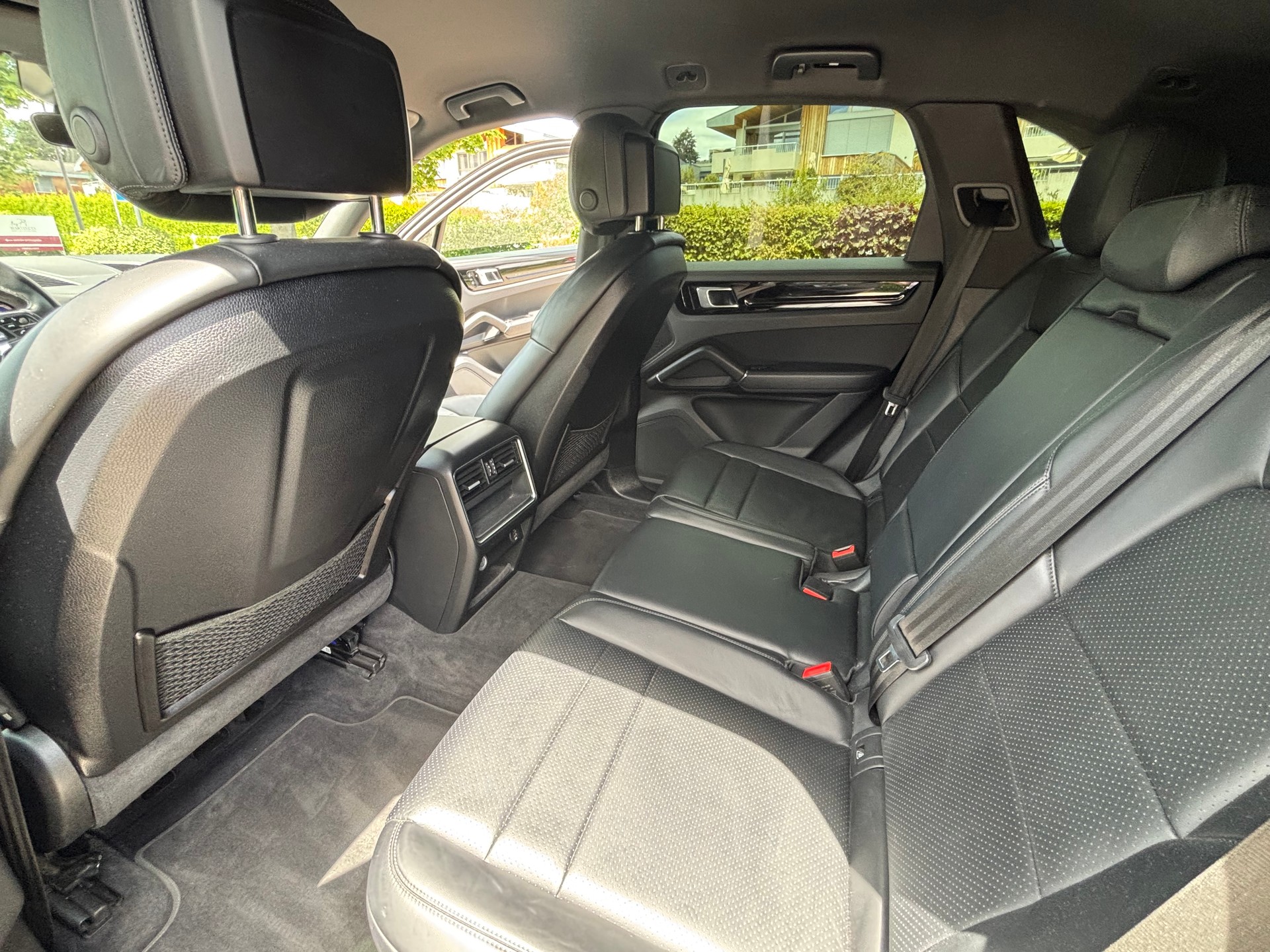 PORSCHE Cayenne 3.0 V6-image-5