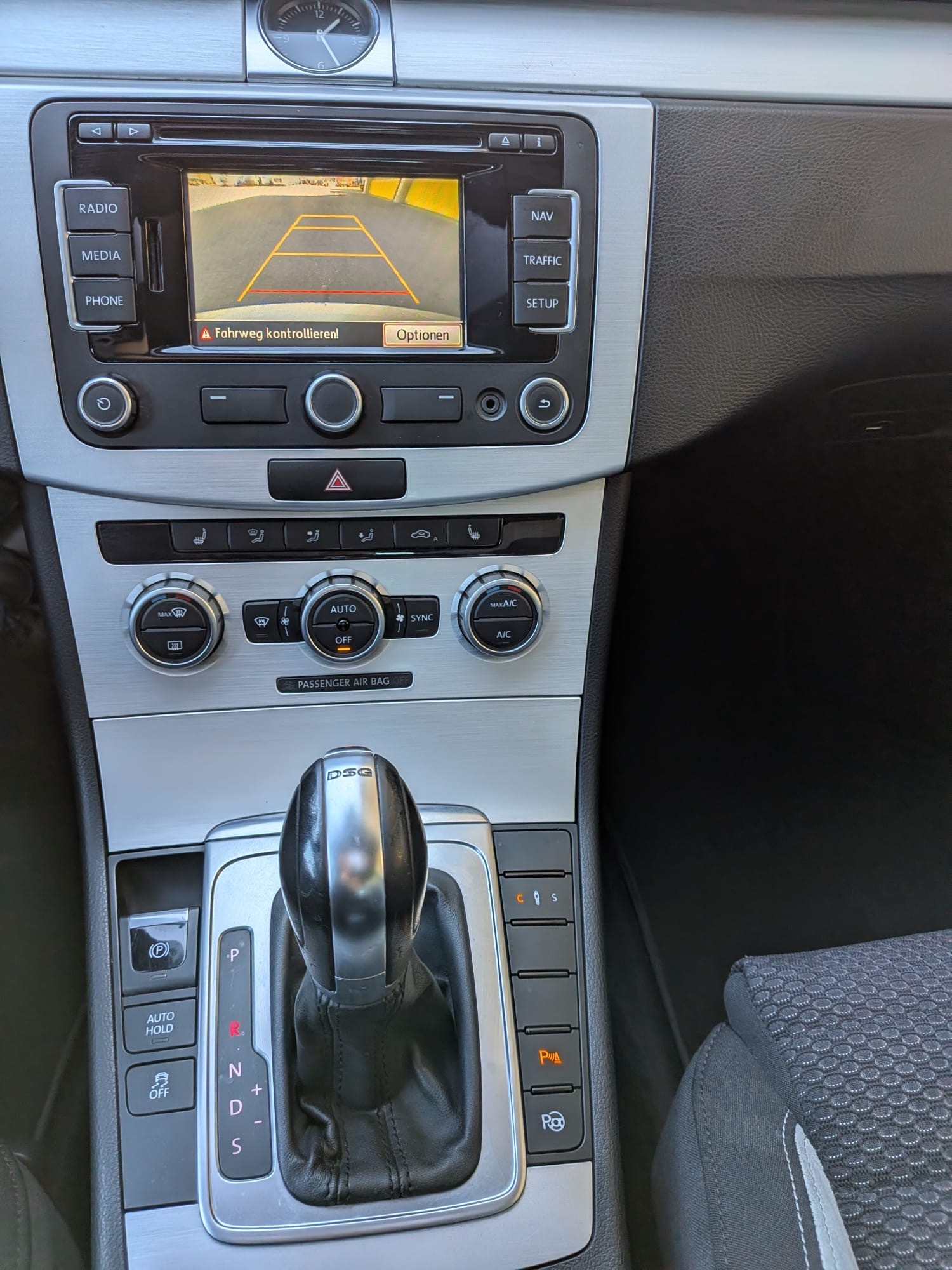 VW Passat Variant 2.0 TSI R-Line DSG-image-11