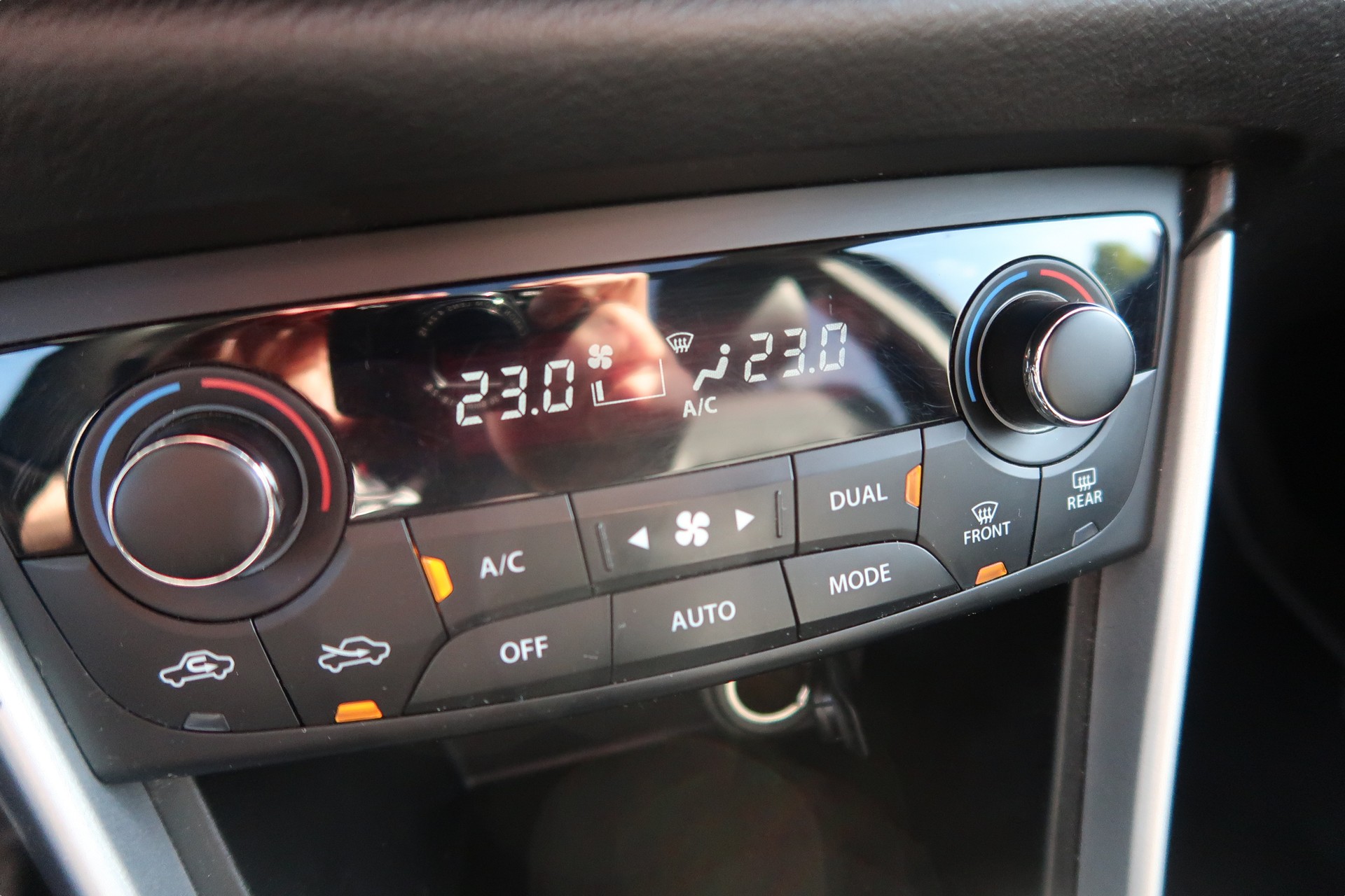 SUZUKI SX4 S-Cross 1.6 TD PizSulai 4WD TCSS-image-13