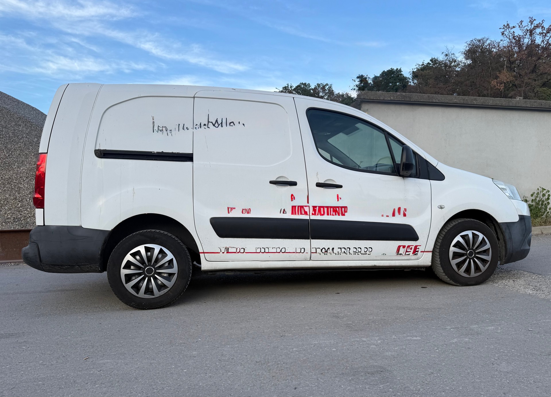 PEUGEOT Partner 1.6 e-HDI Urban KLIMA-image-6