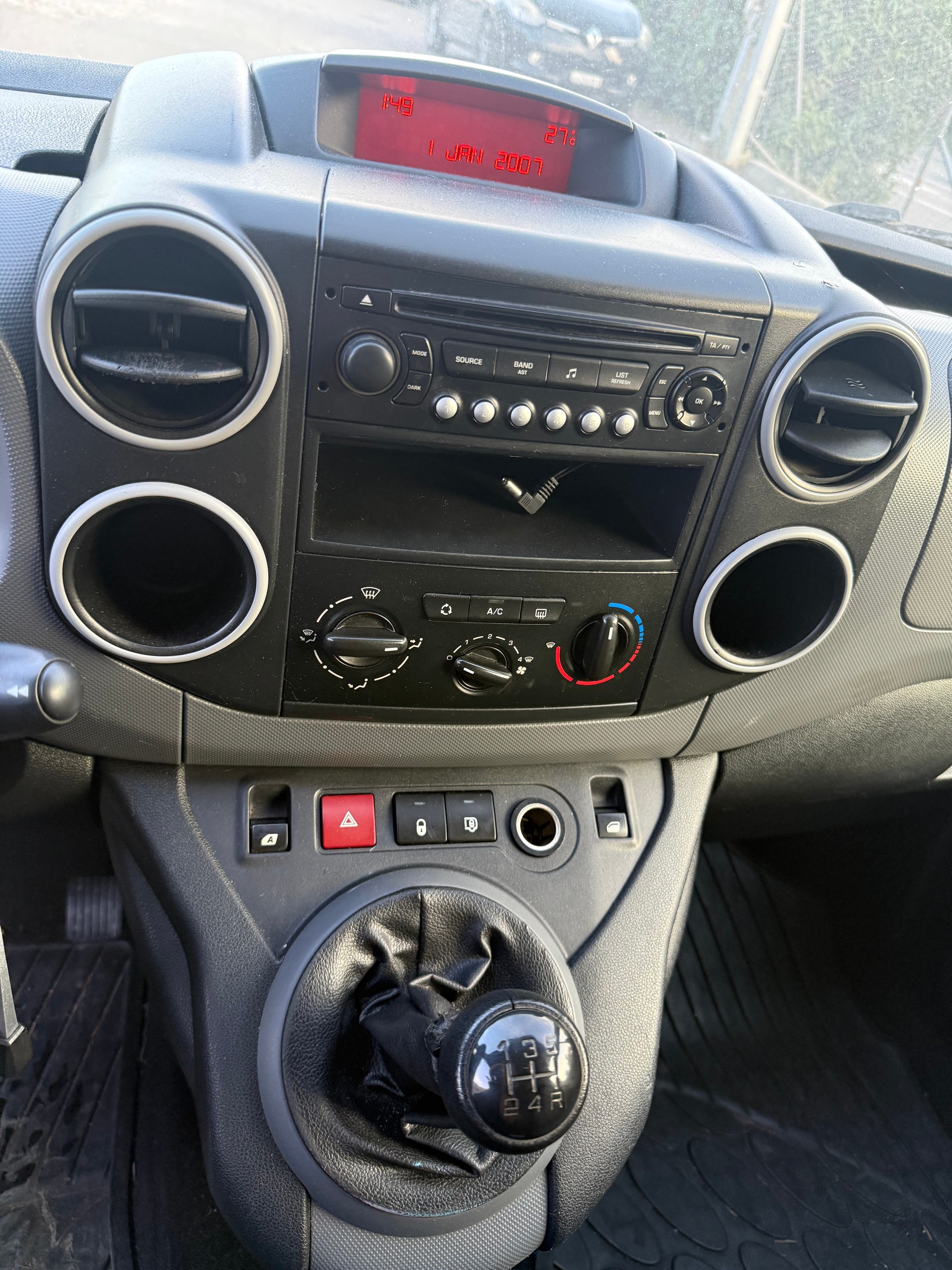 PEUGEOT Partner 1.6 e-HDI Urban KLIMA-image-10