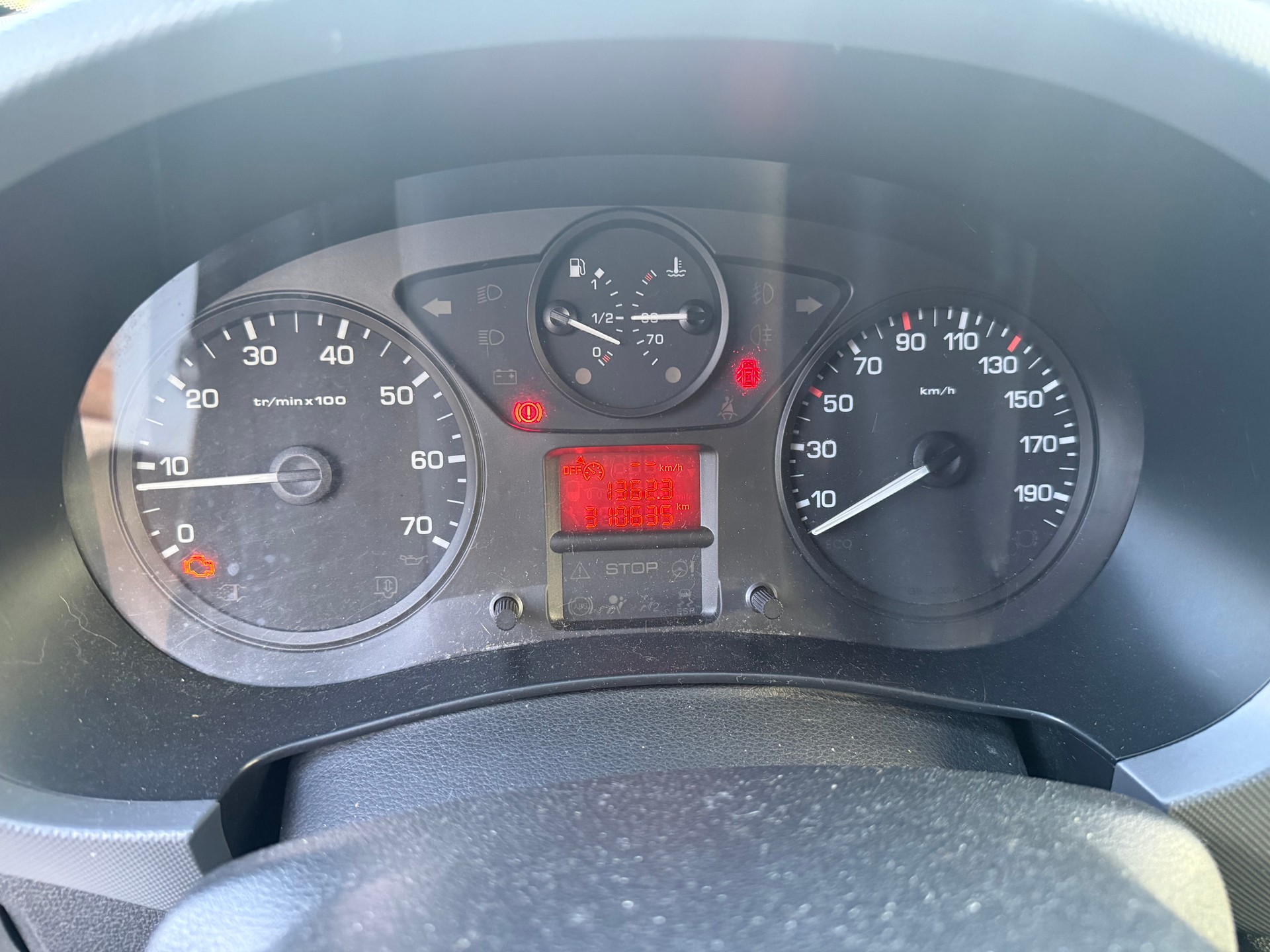 PEUGEOT Partner 1.6 e-HDI Urban KLIMA-image-9