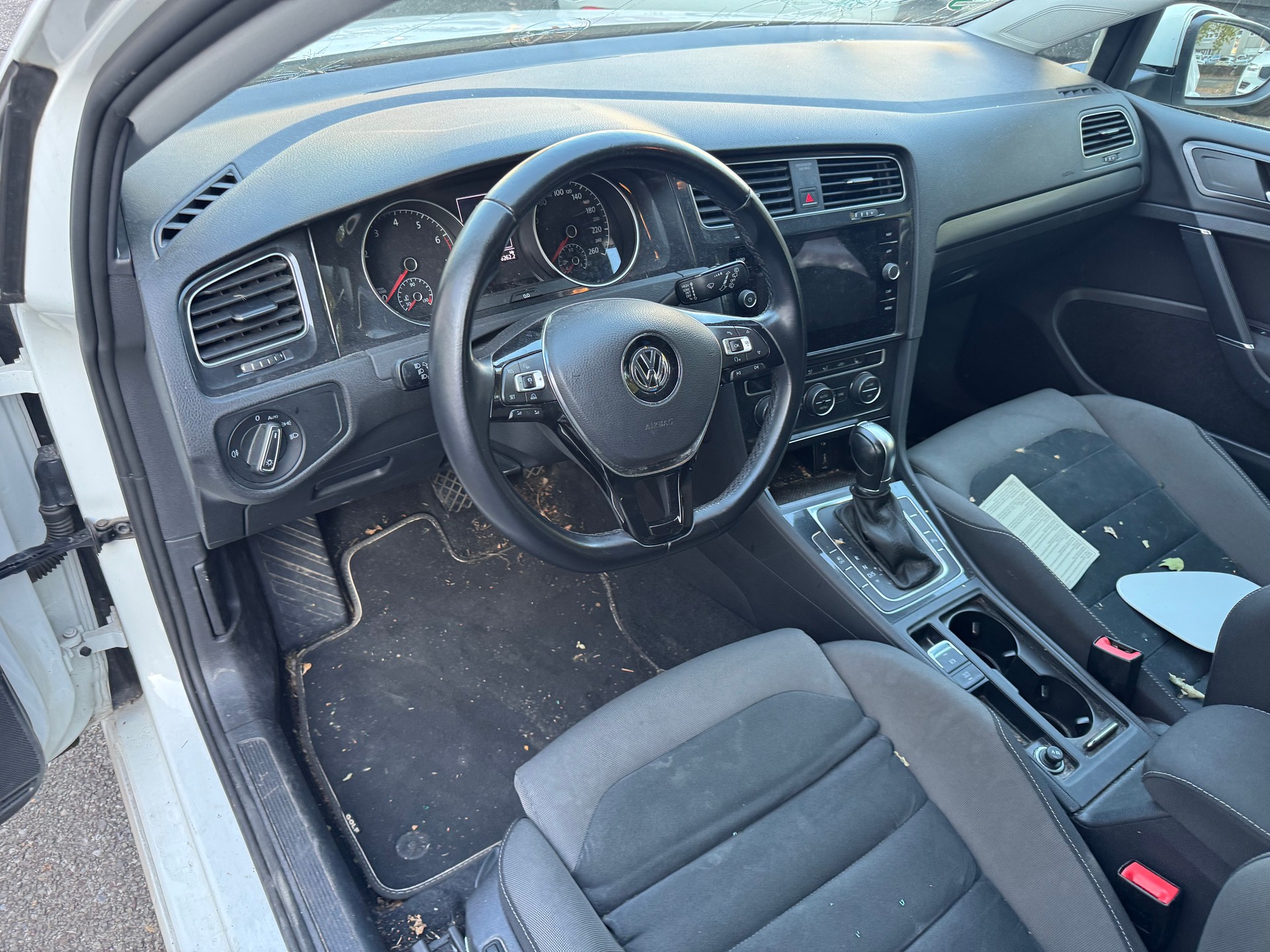 VW Golf 1.5 TSI EVO R-Line DSG-image-14