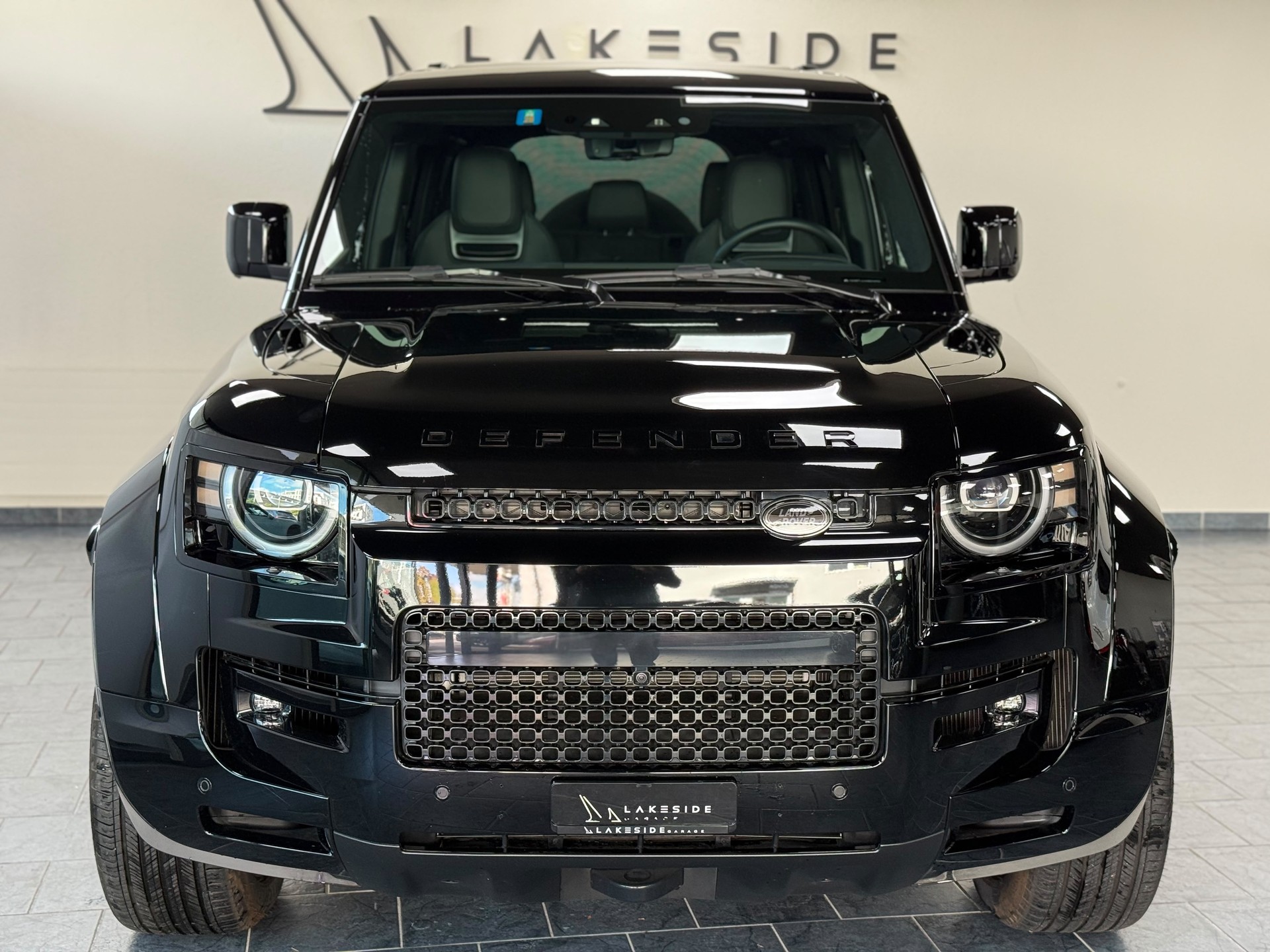 LAND ROVER Defender 110 635 V8 4.4 Octa Black AT8-image-1