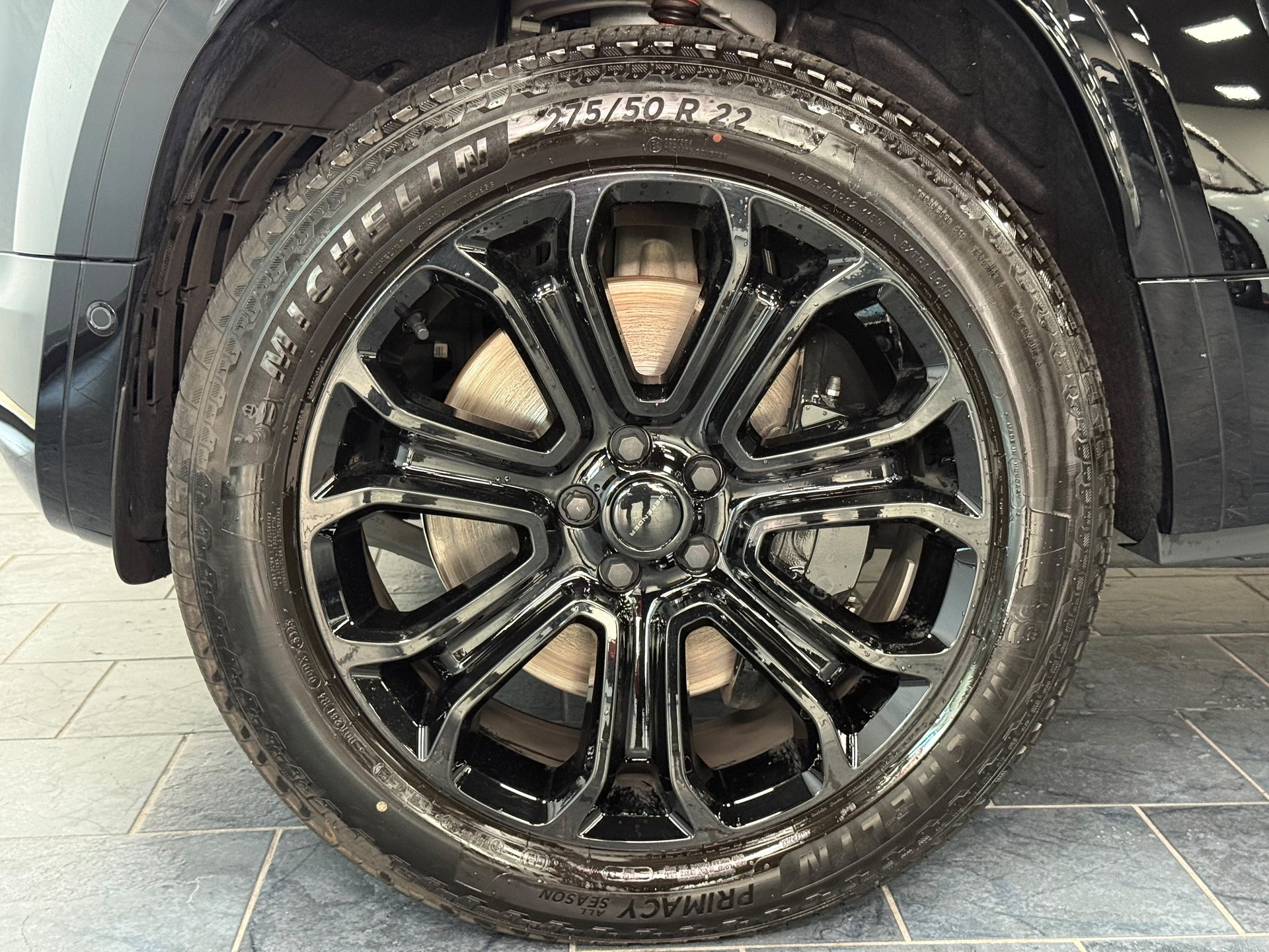 LAND ROVER Defender 110 635 V8 4.4 Octa Black AT8-image-29