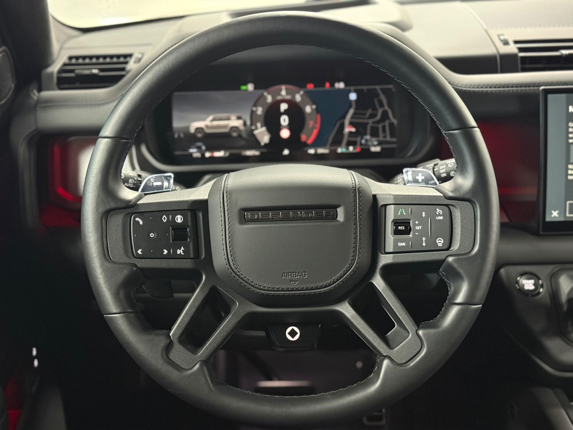 LAND ROVER Defender 110 635 V8 4.4 Octa Black AT8-image-15