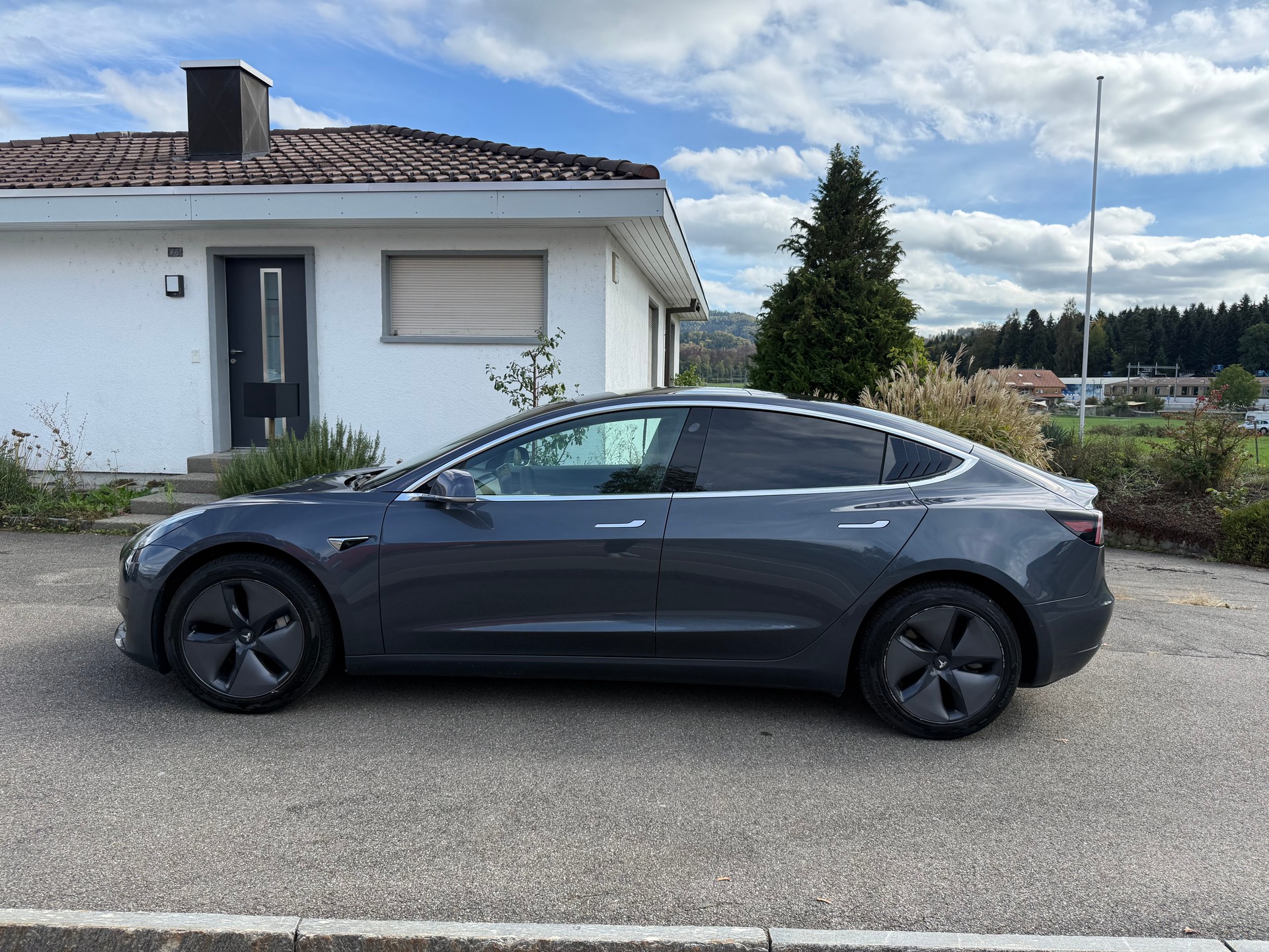 TESLA Standart Range Plus-image-1