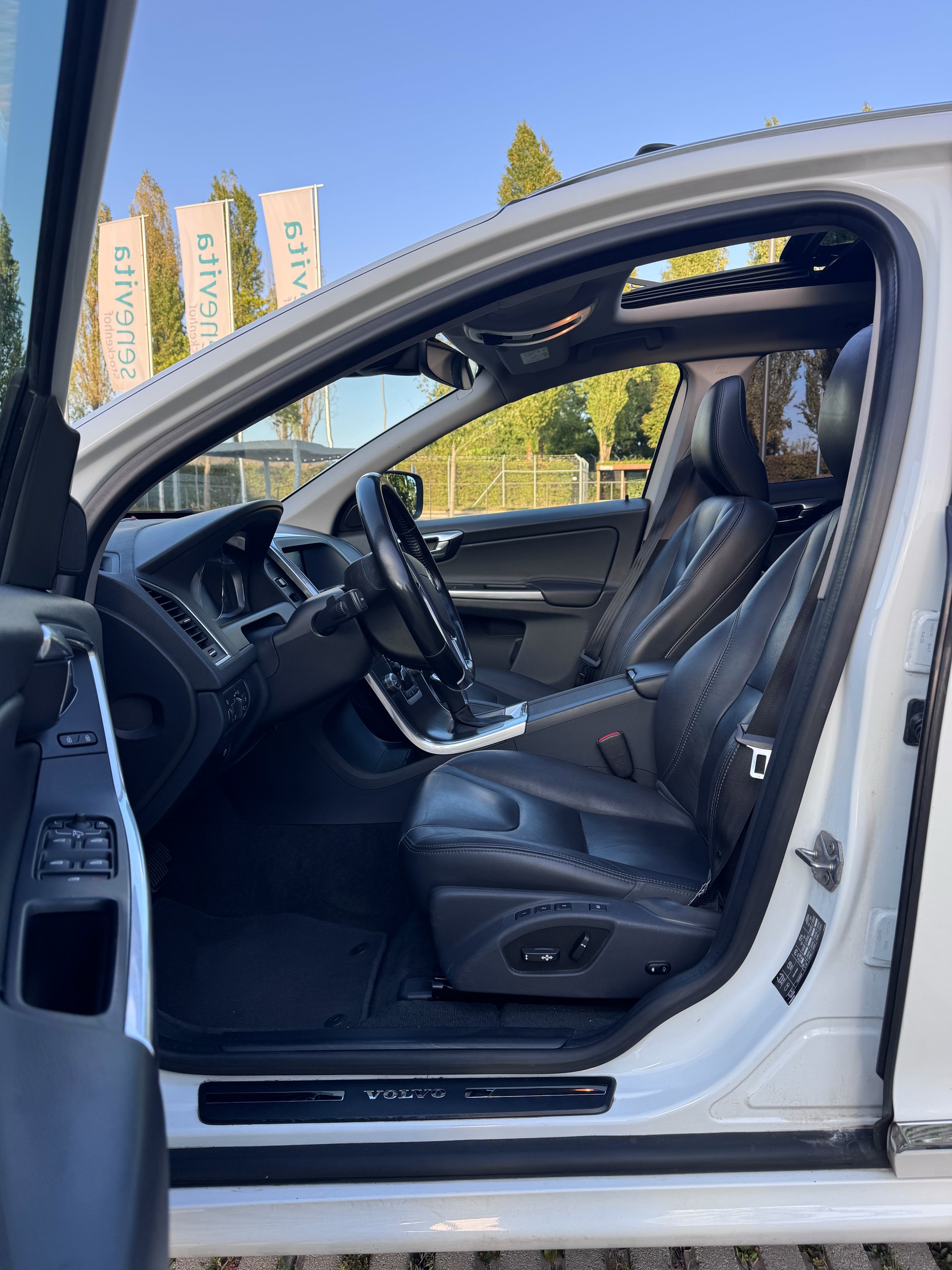 VOLVO 2.4 D5 Summum AWD S/S-image-3