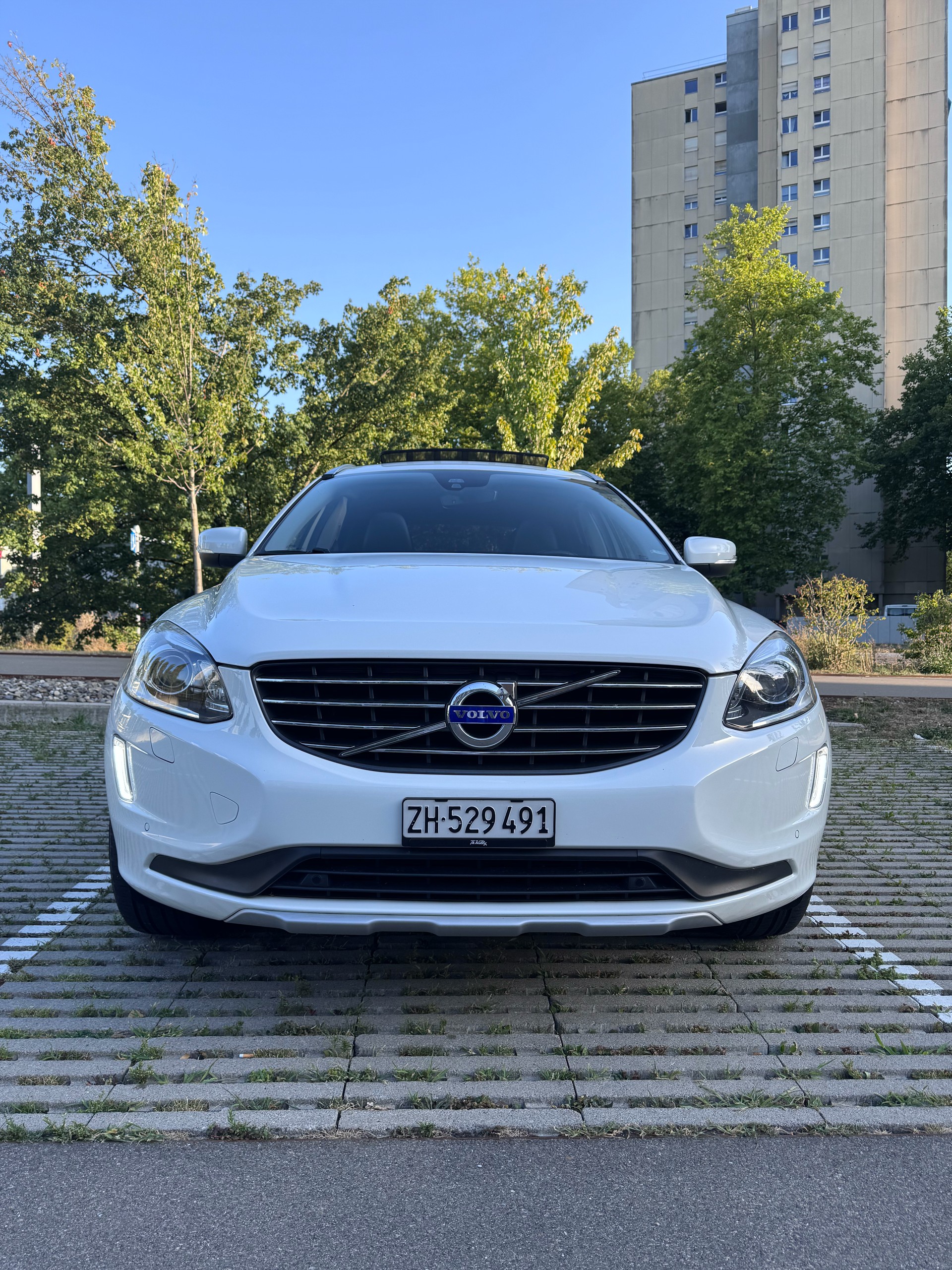 VOLVO 2.4 D5 Summum AWD S/S-image-1
