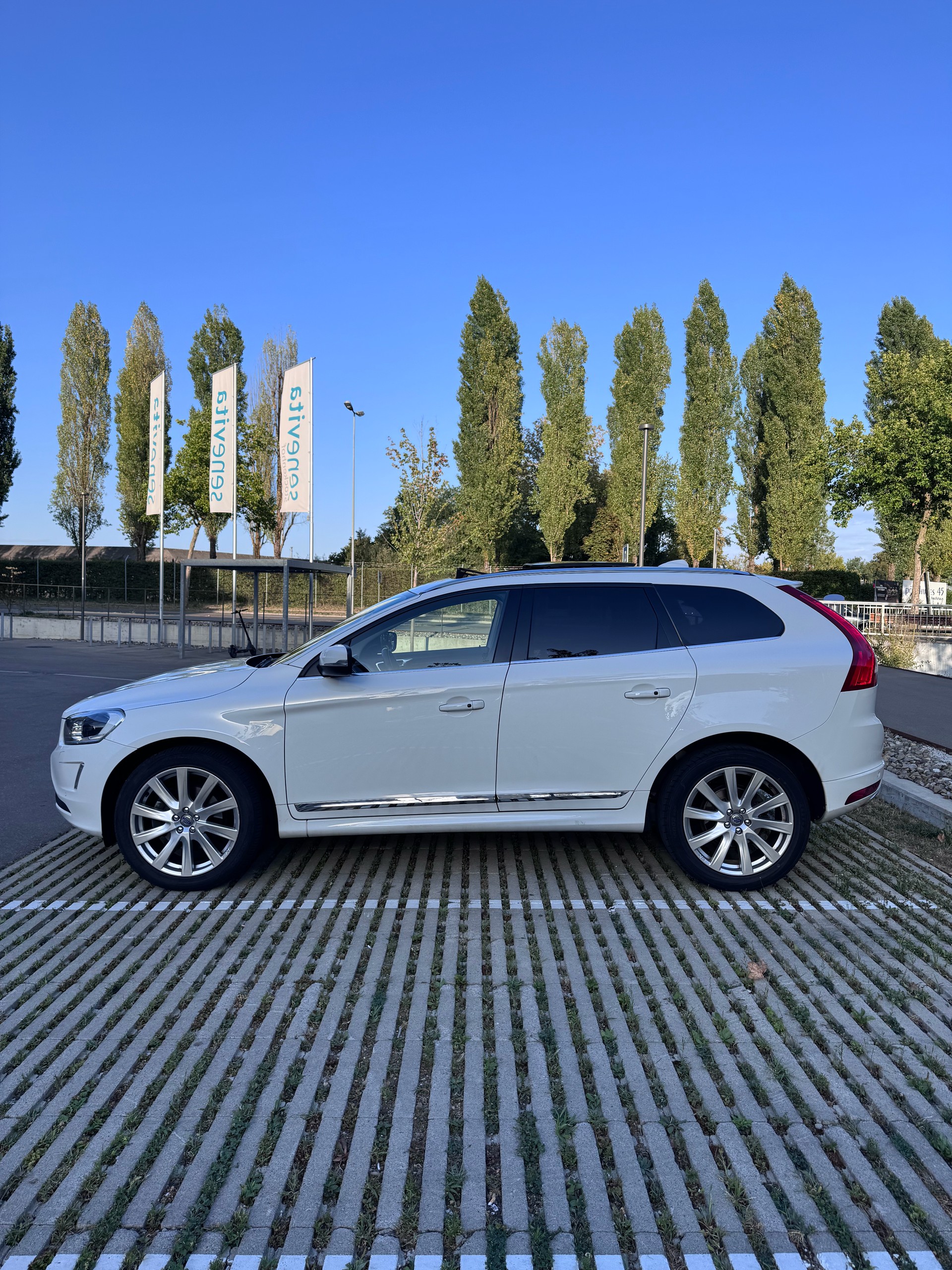 VOLVO 2.4 D5 Summum AWD S/S-image-2