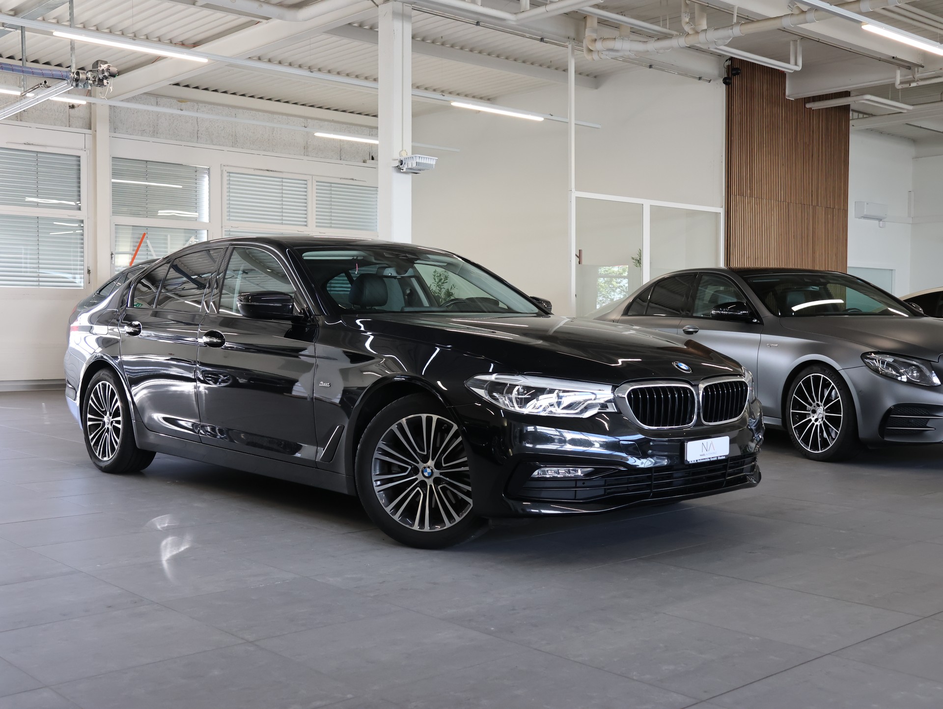 BMW 520d xDrive Sport Line Steptronic *BLACK-SAPPHIRE*-image-0