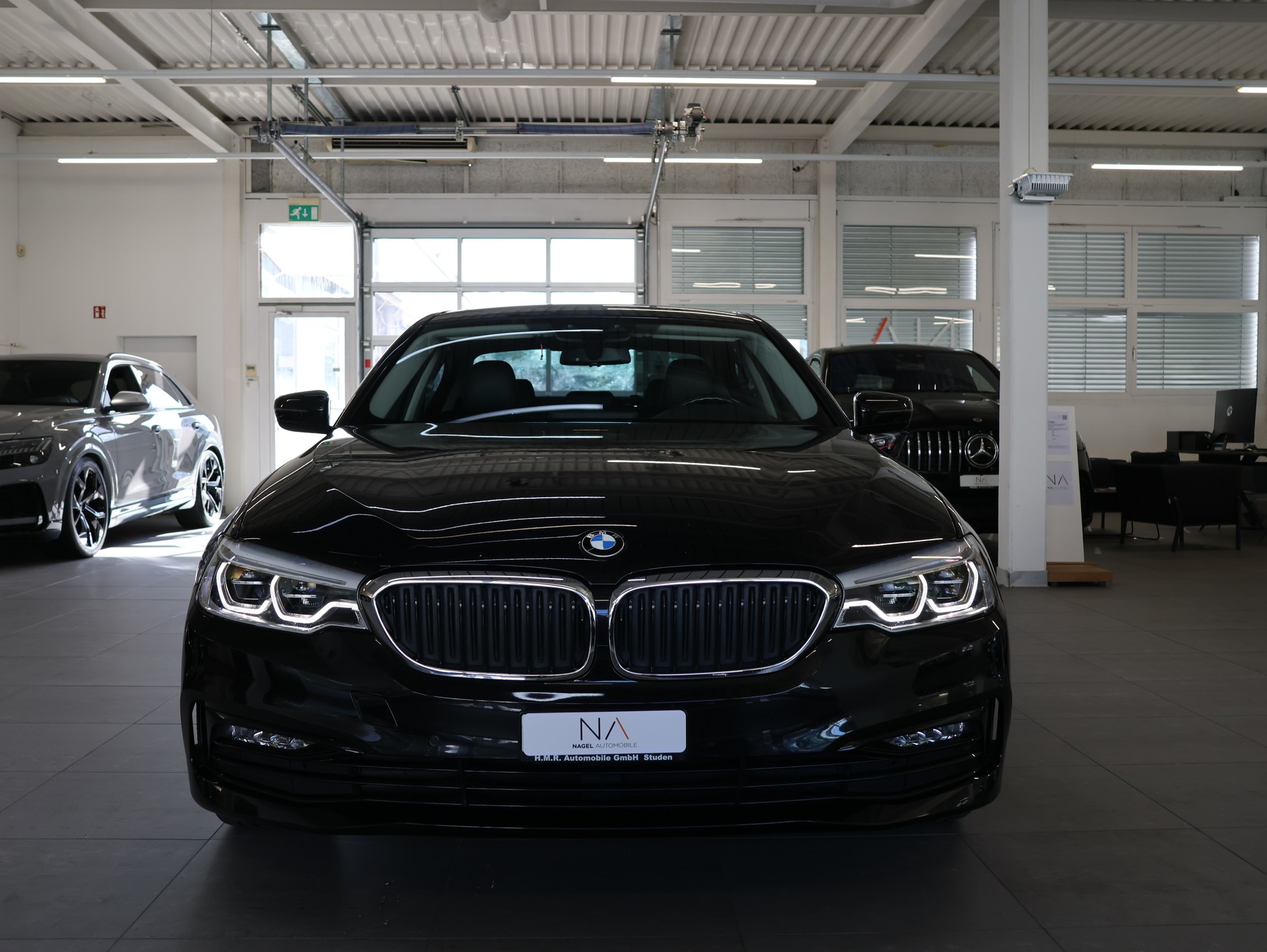 BMW 520d xDrive Sport Line Steptronic *BLACK-SAPPHIRE*-image-2