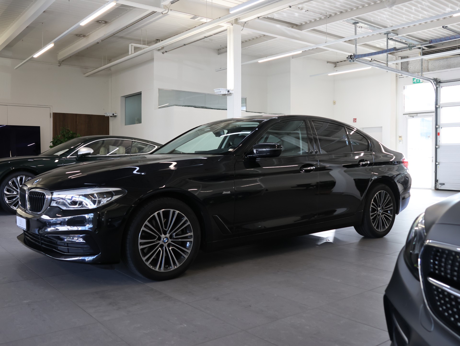 BMW 520d xDrive Sport Line Steptronic *BLACK-SAPPHIRE*-image-3