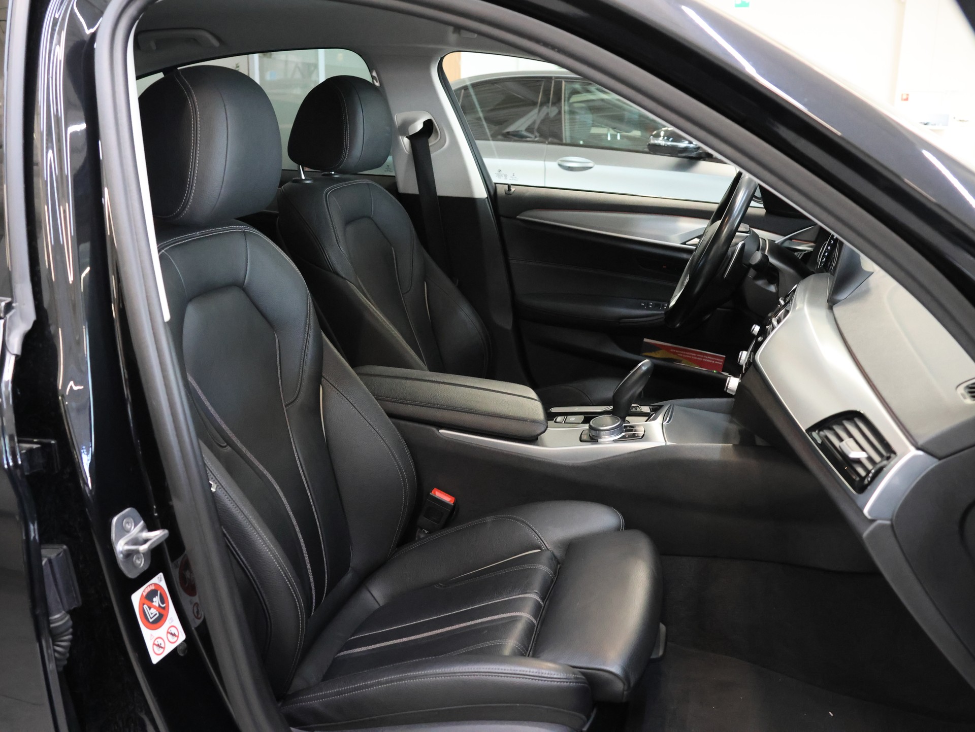 BMW 520d xDrive Sport Line Steptronic *BLACK-SAPPHIRE*-image-23