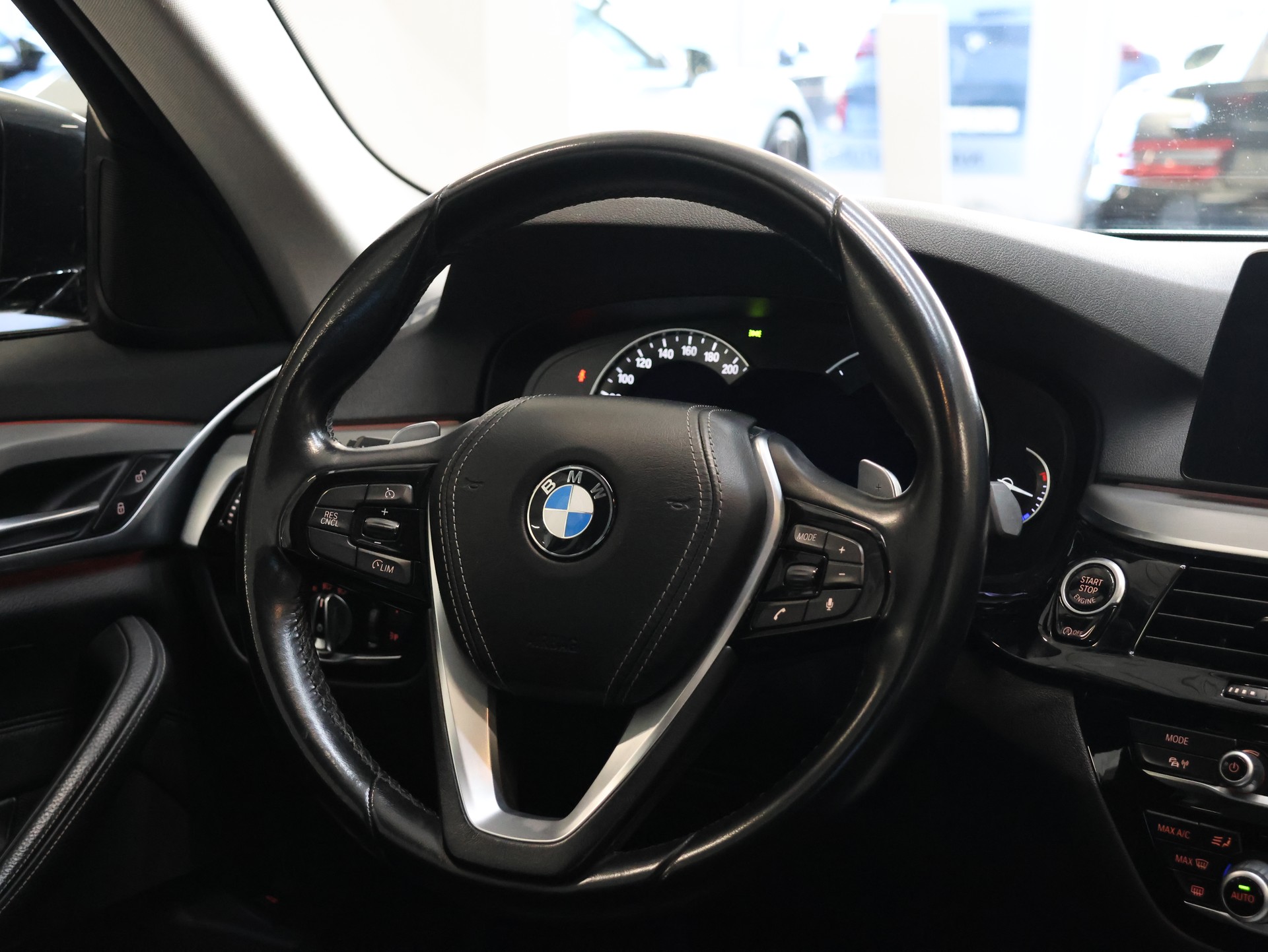 BMW 520d xDrive Sport Line Steptronic *BLACK-SAPPHIRE*-image-26