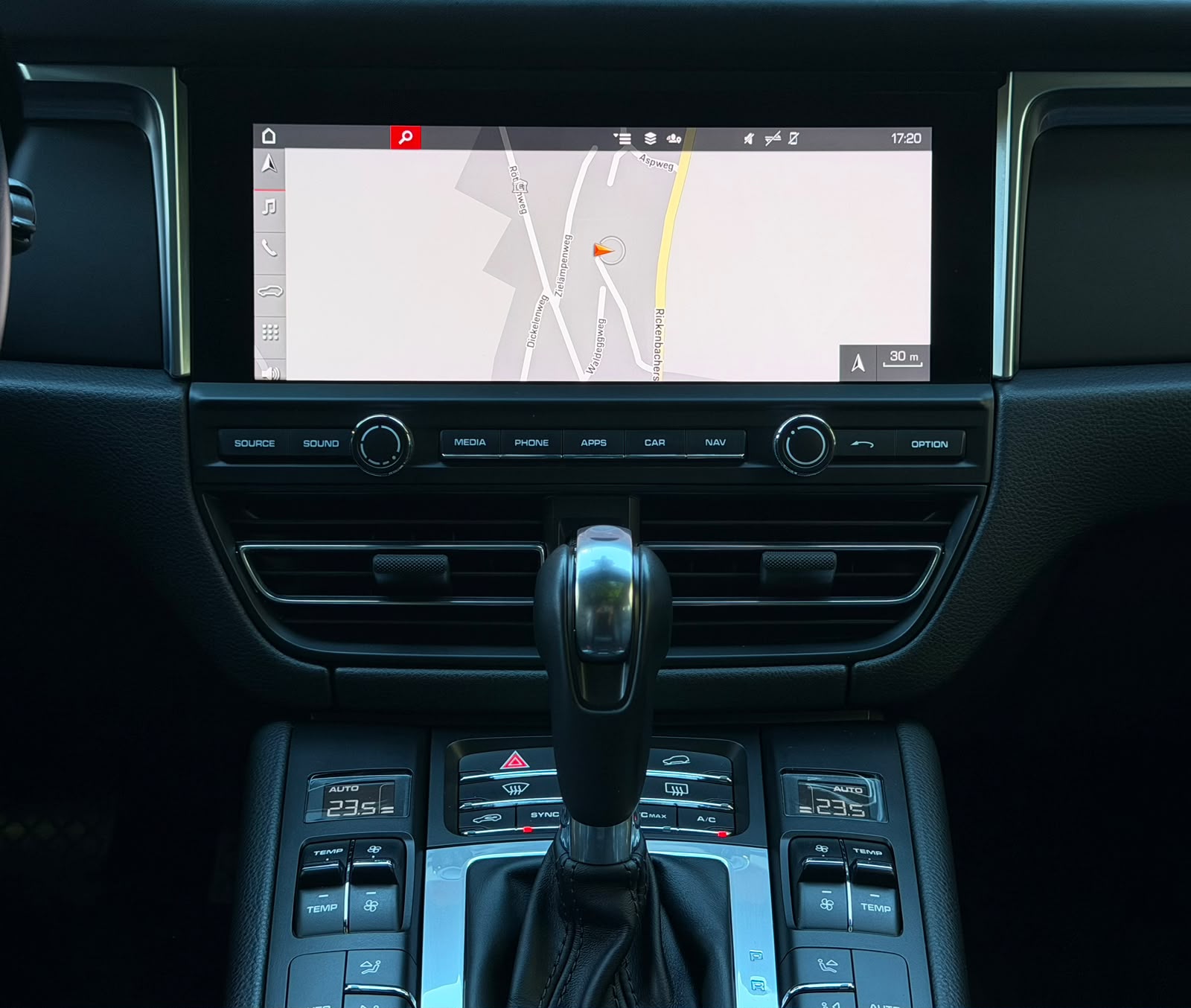 PORSCHE Macan PDK-image-17
