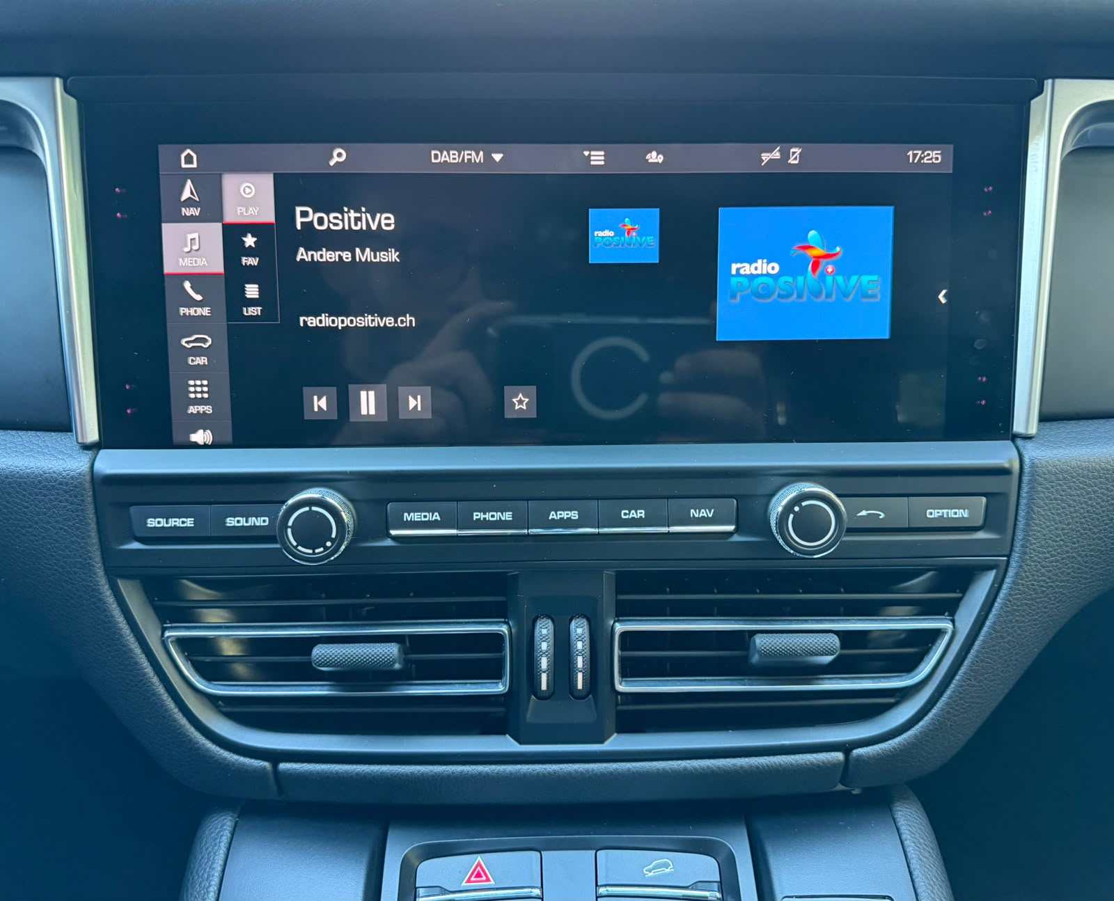 PORSCHE Macan PDK-image-19