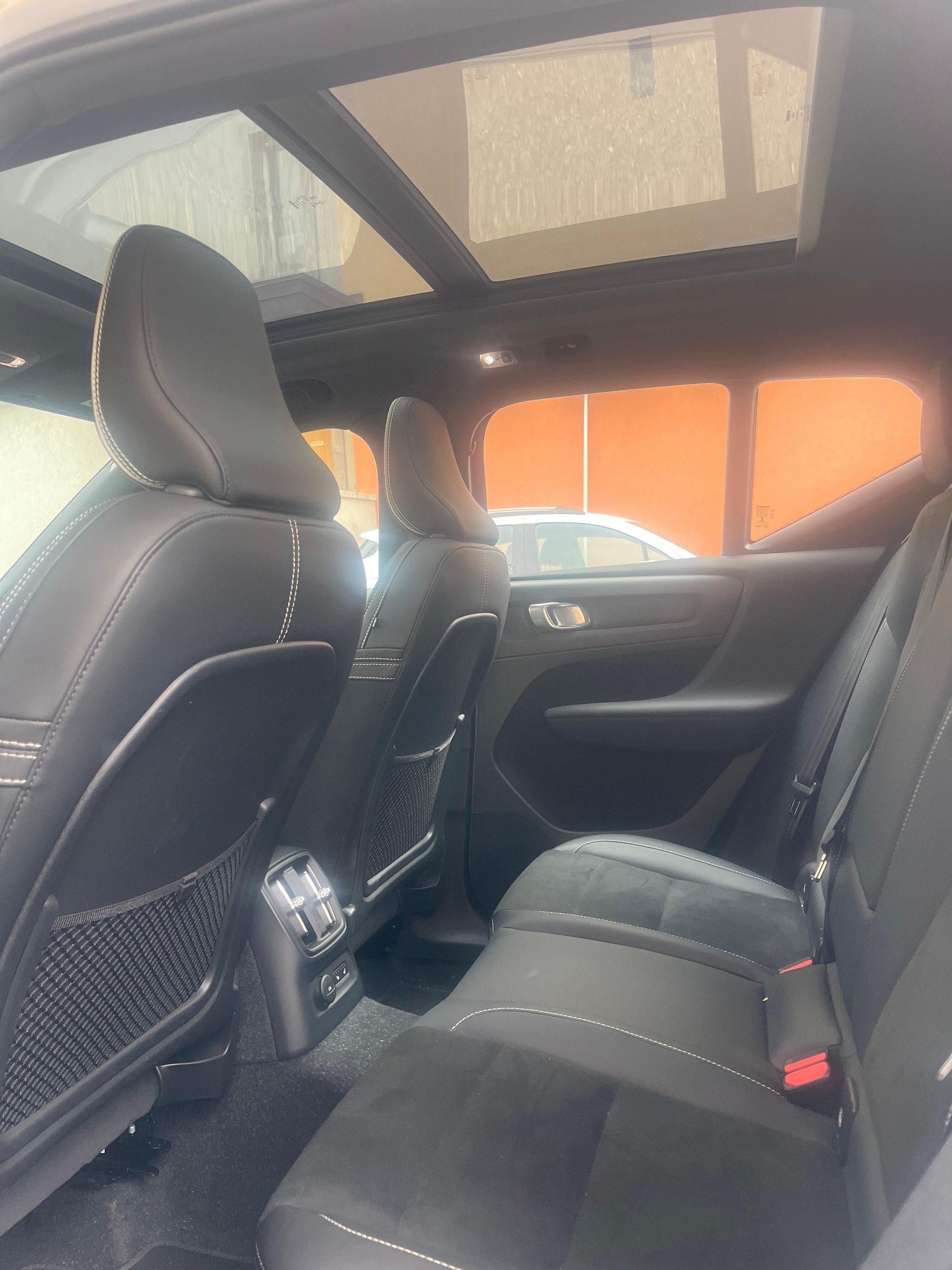 VOLVO XC40 T5 TwE R-Design DCT-image-3