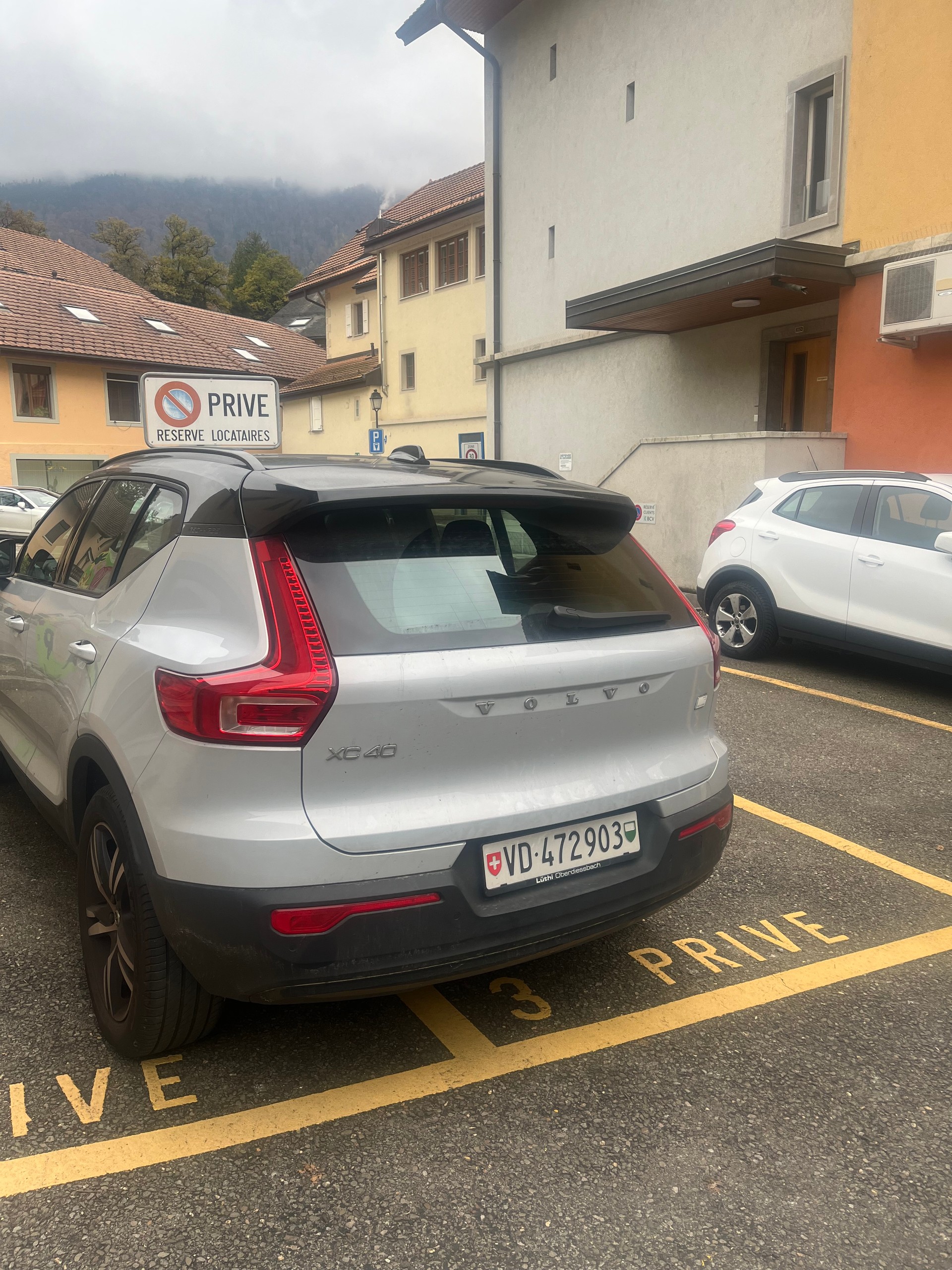 VOLVO XC40 T5 TwE R-Design DCT-image-4