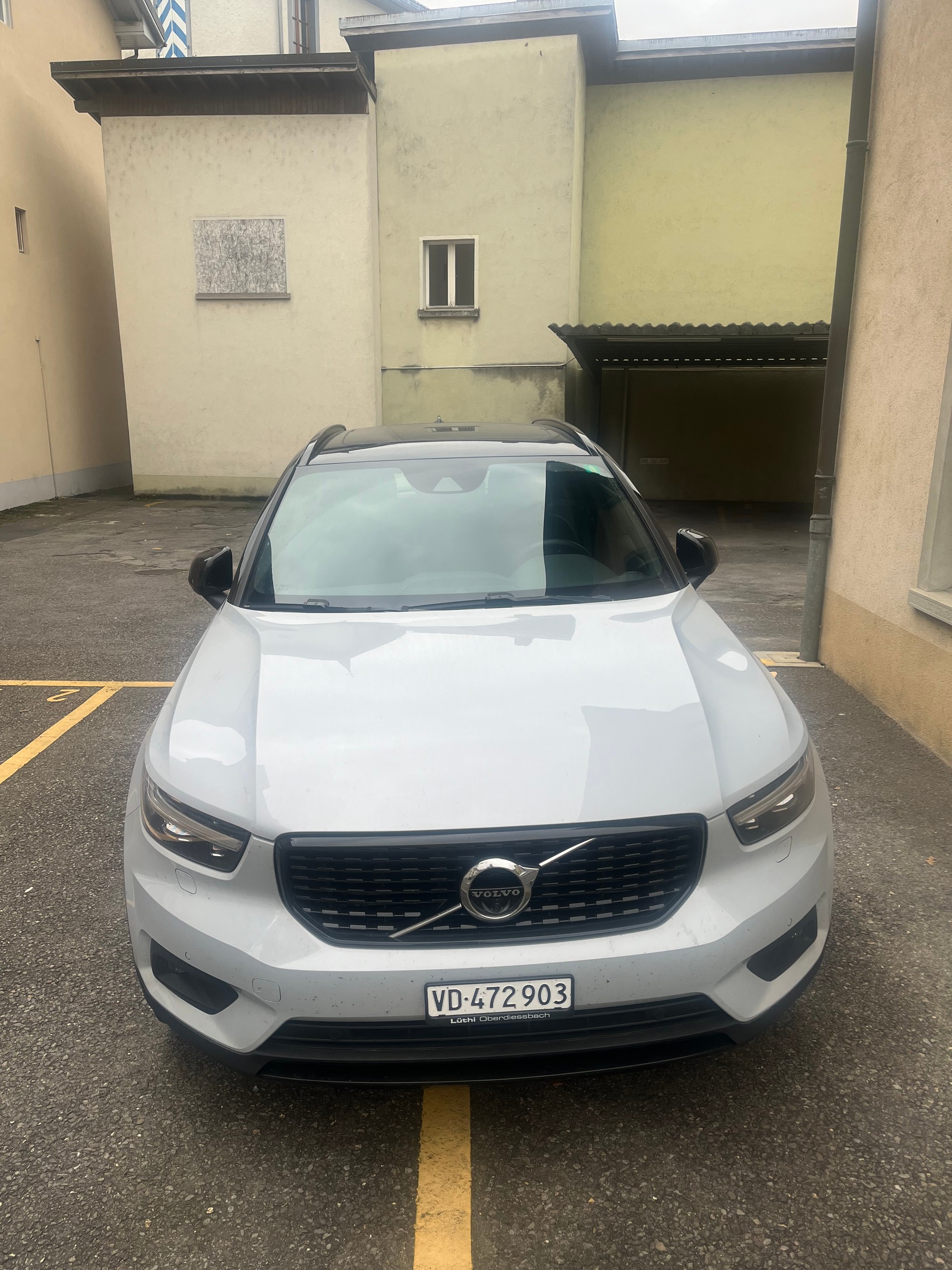VOLVO XC40 T5 TwE R-Design DCT-image-0