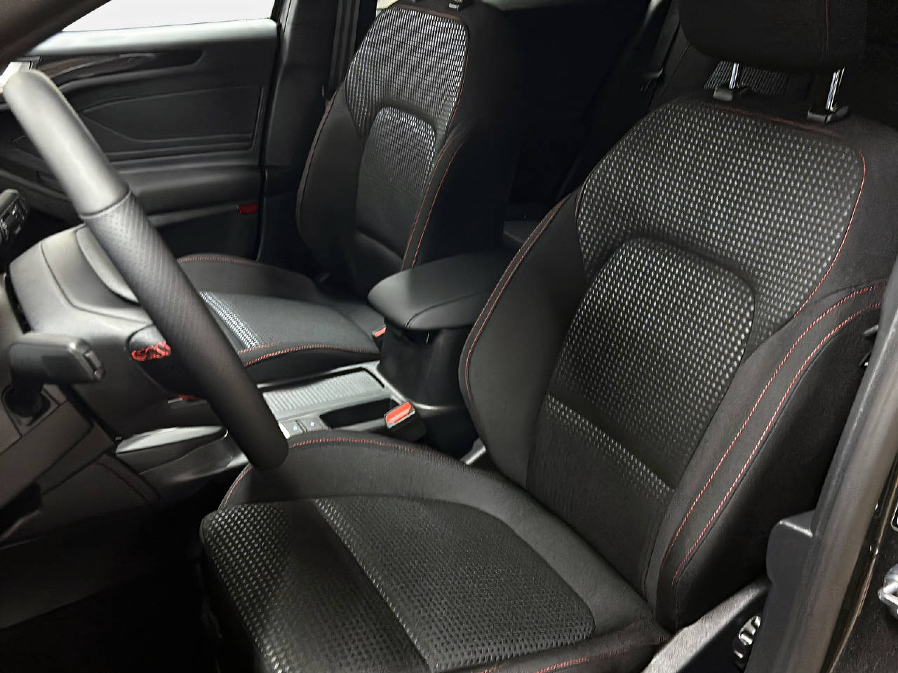 FORD Focus Station Wagon 1.0i EcoB Hybrid 155 ST-Line X-image-9