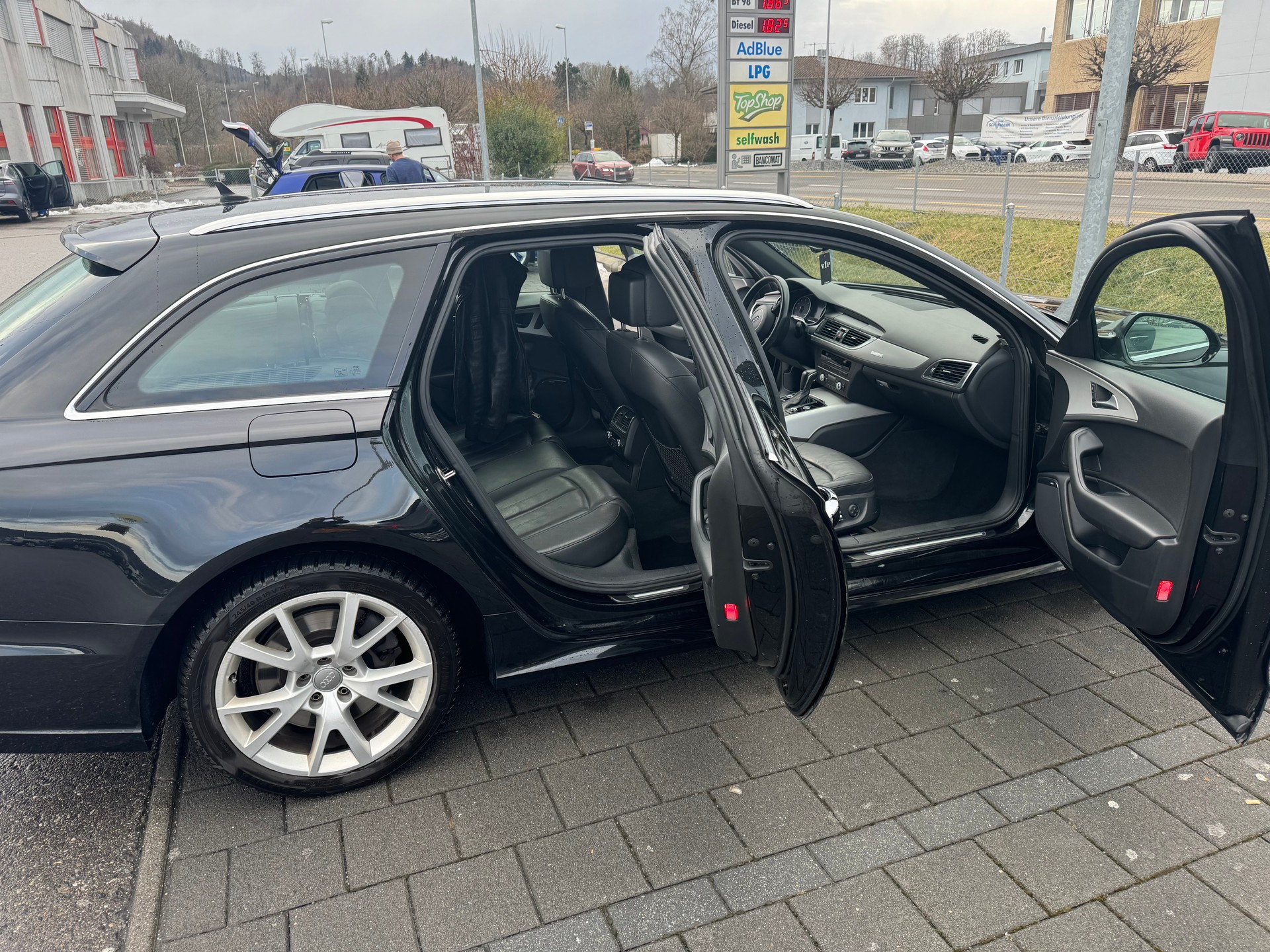 AUDI A6 Avant 3.0 TFSI V6 quattro S-tronic-image-4