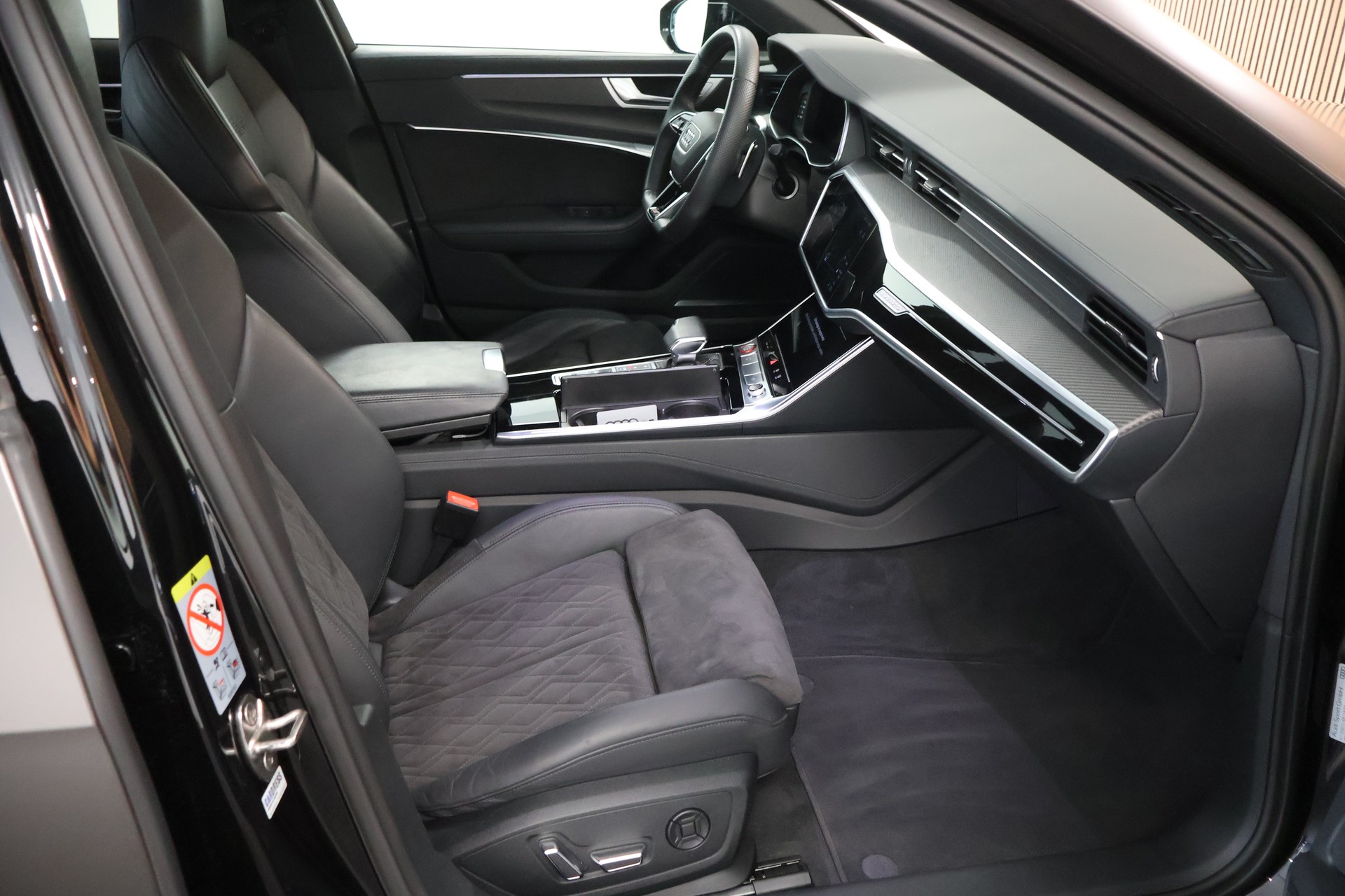 AUDI RS6 Avant 4.0 TFSI V8 quattro-image-14