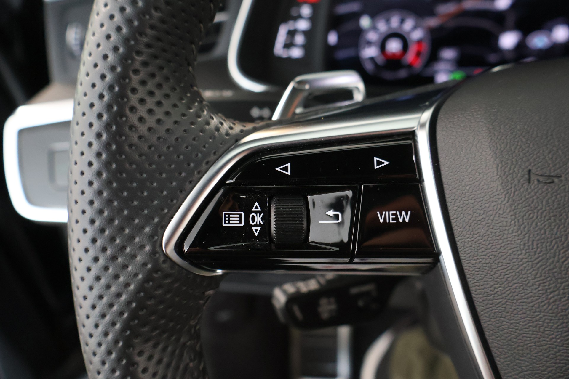 AUDI RS6 Avant 4.0 TFSI V8 quattro-image-27