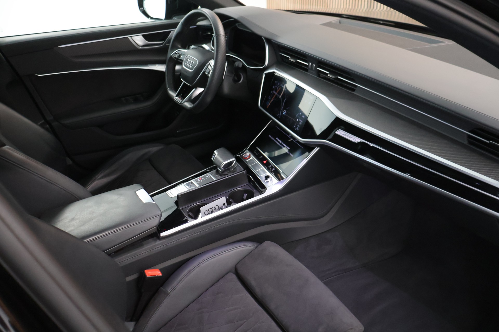 AUDI RS6 Avant 4.0 TFSI V8 quattro-image-15