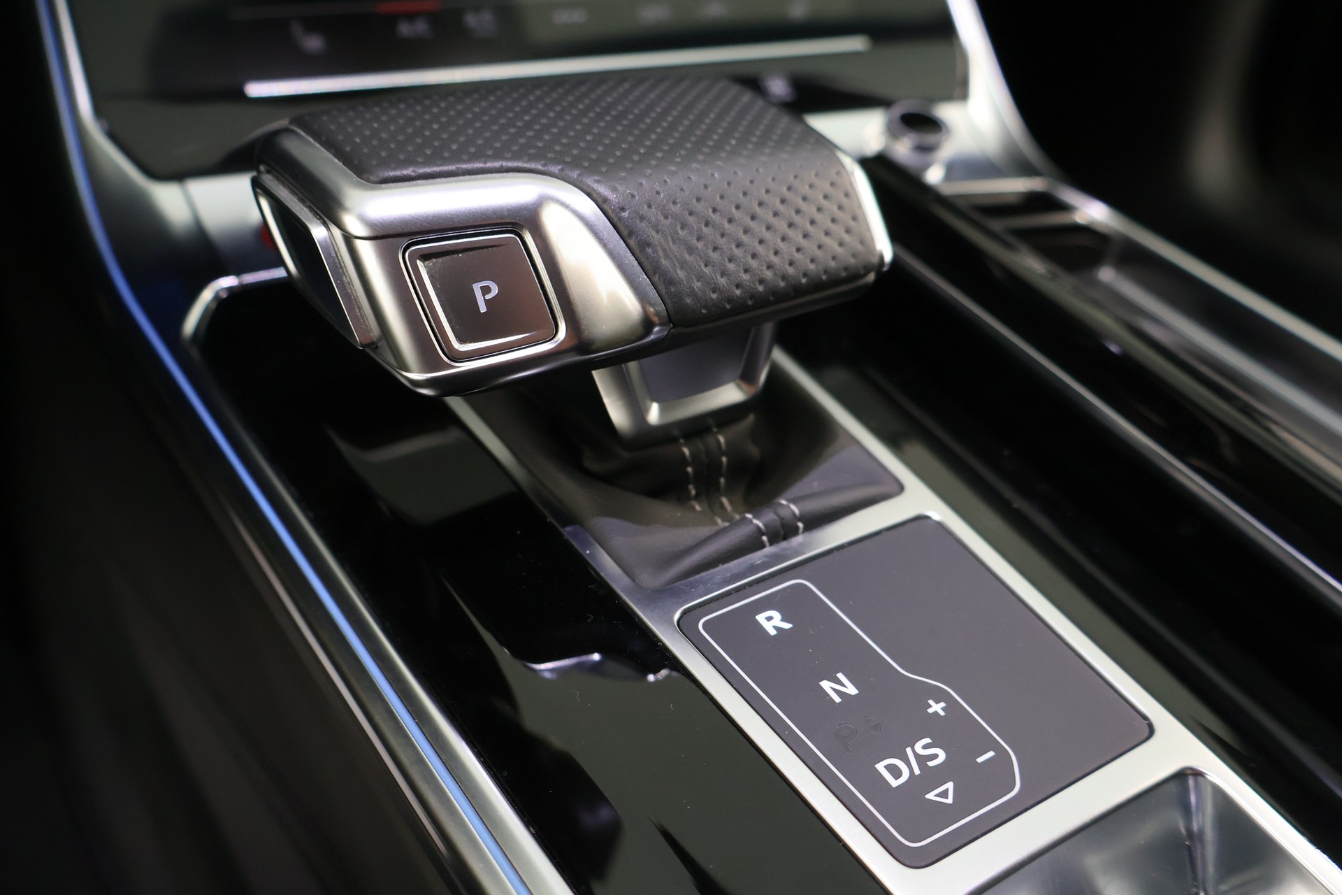 AUDI RS6 Avant 4.0 TFSI V8 quattro-image-26