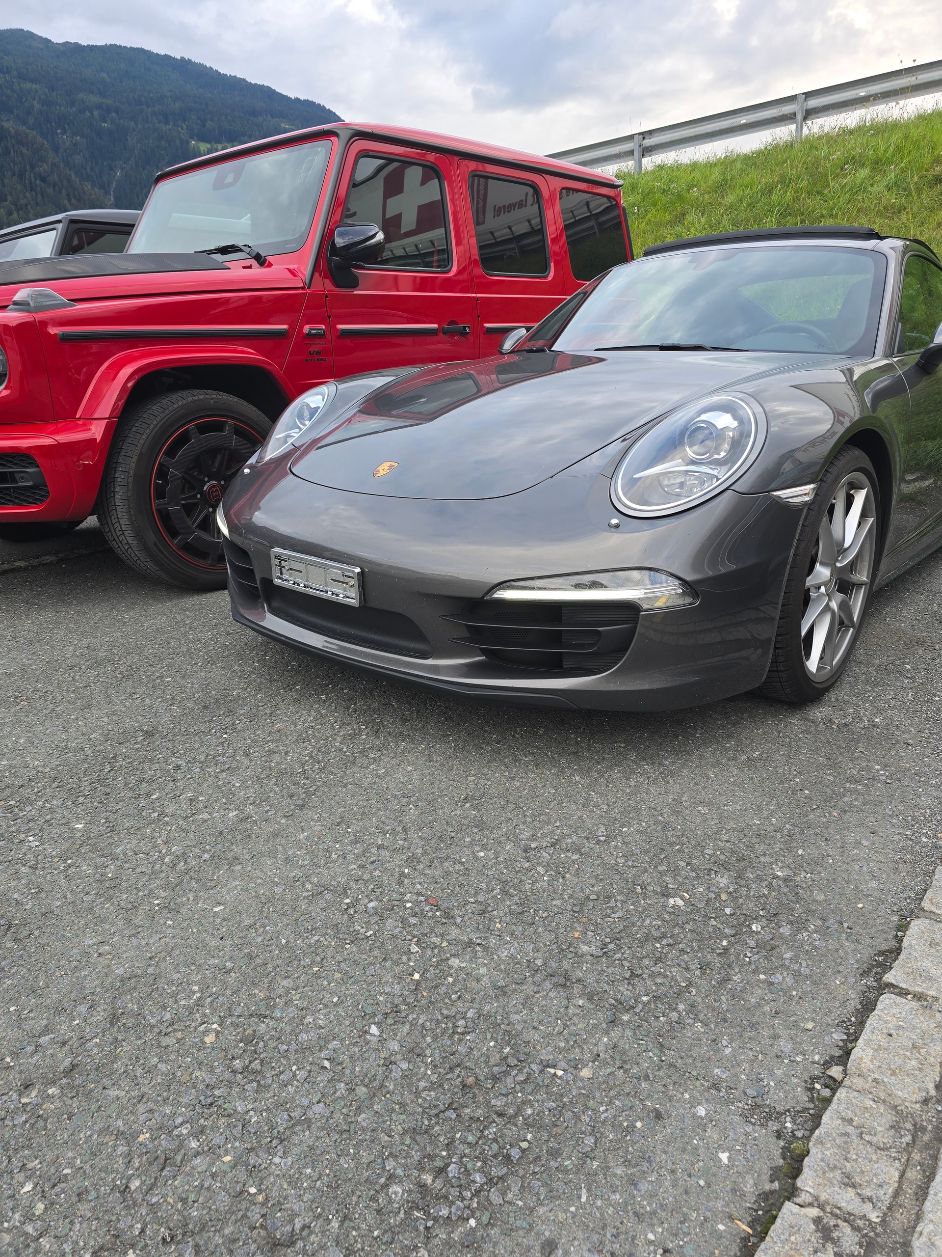 PORSCHE 911 Carrera 4-image-0
