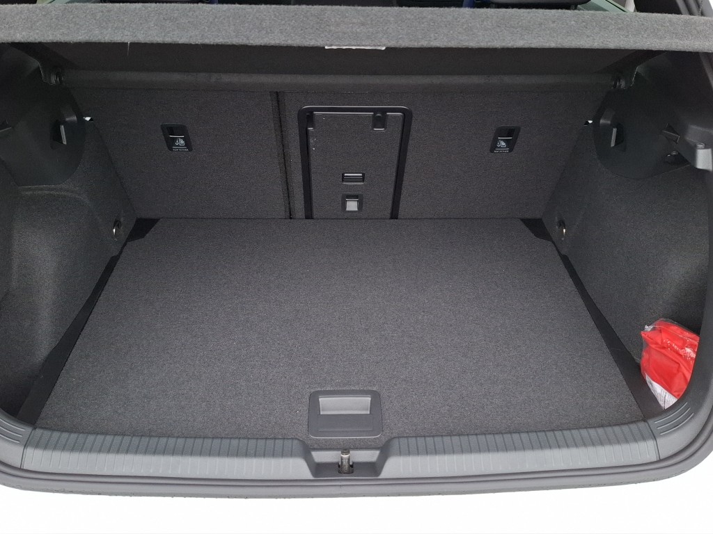 VW Golf VIII 2.0 TSI R DSG 4motion-image-15