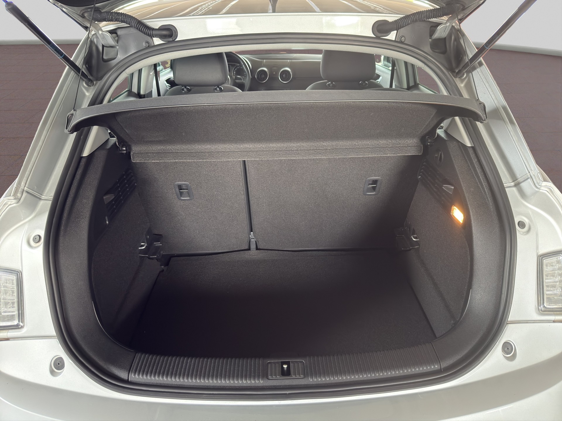 AUDI A1 Sportback 1.2 TFSI Attraction-image-13