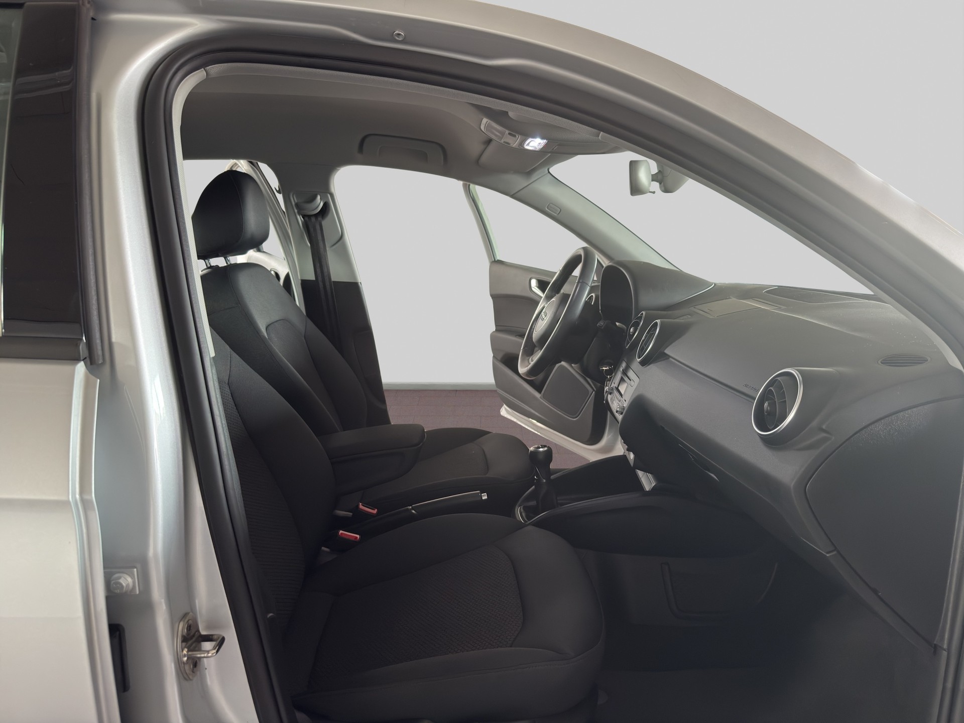 AUDI A1 Sportback 1.2 TFSI Attraction-image-10