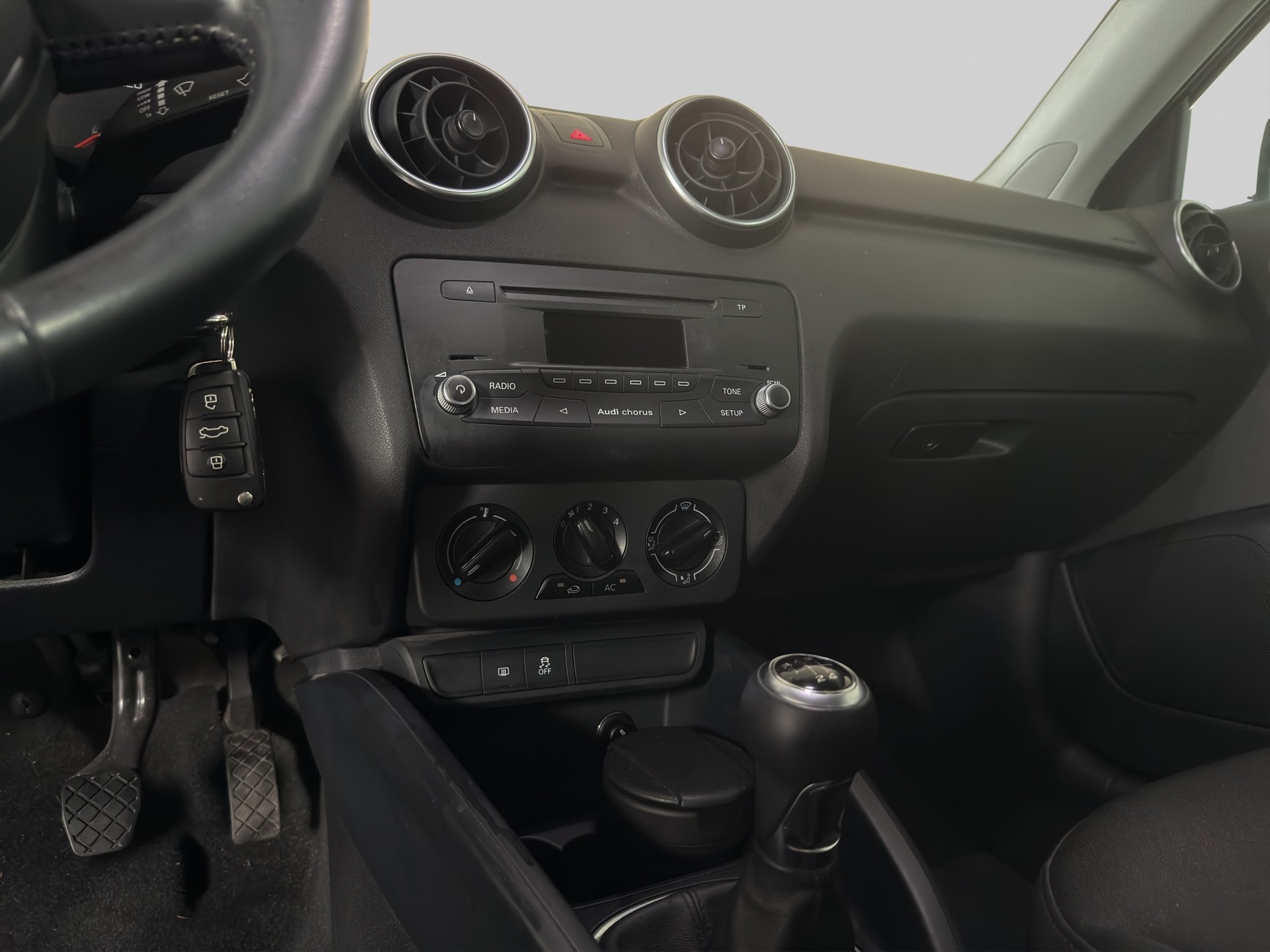 AUDI A1 Sportback 1.2 TFSI Attraction-image-12