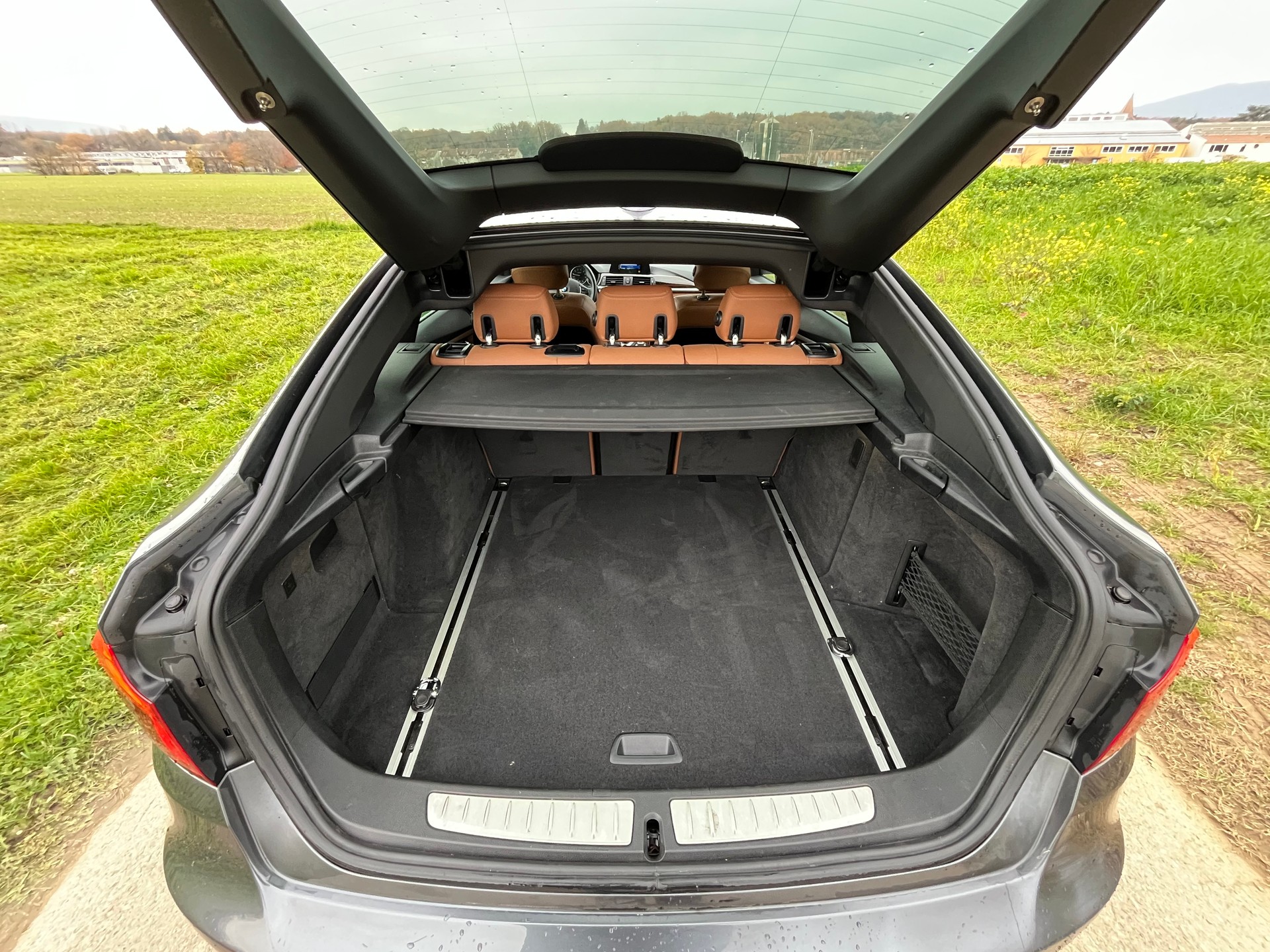 BMW 335i GT xDrive Luxury Line Steptronic-image-12