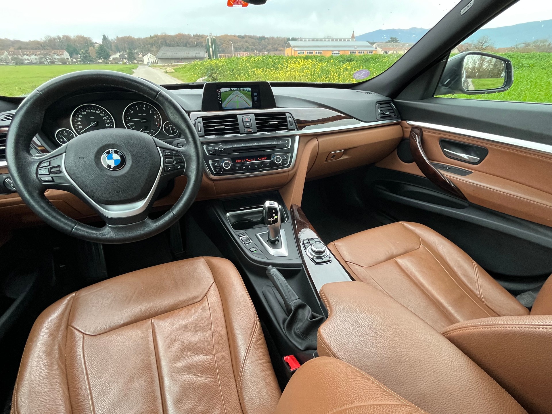 BMW 335i GT xDrive Luxury Line Steptronic-image-19