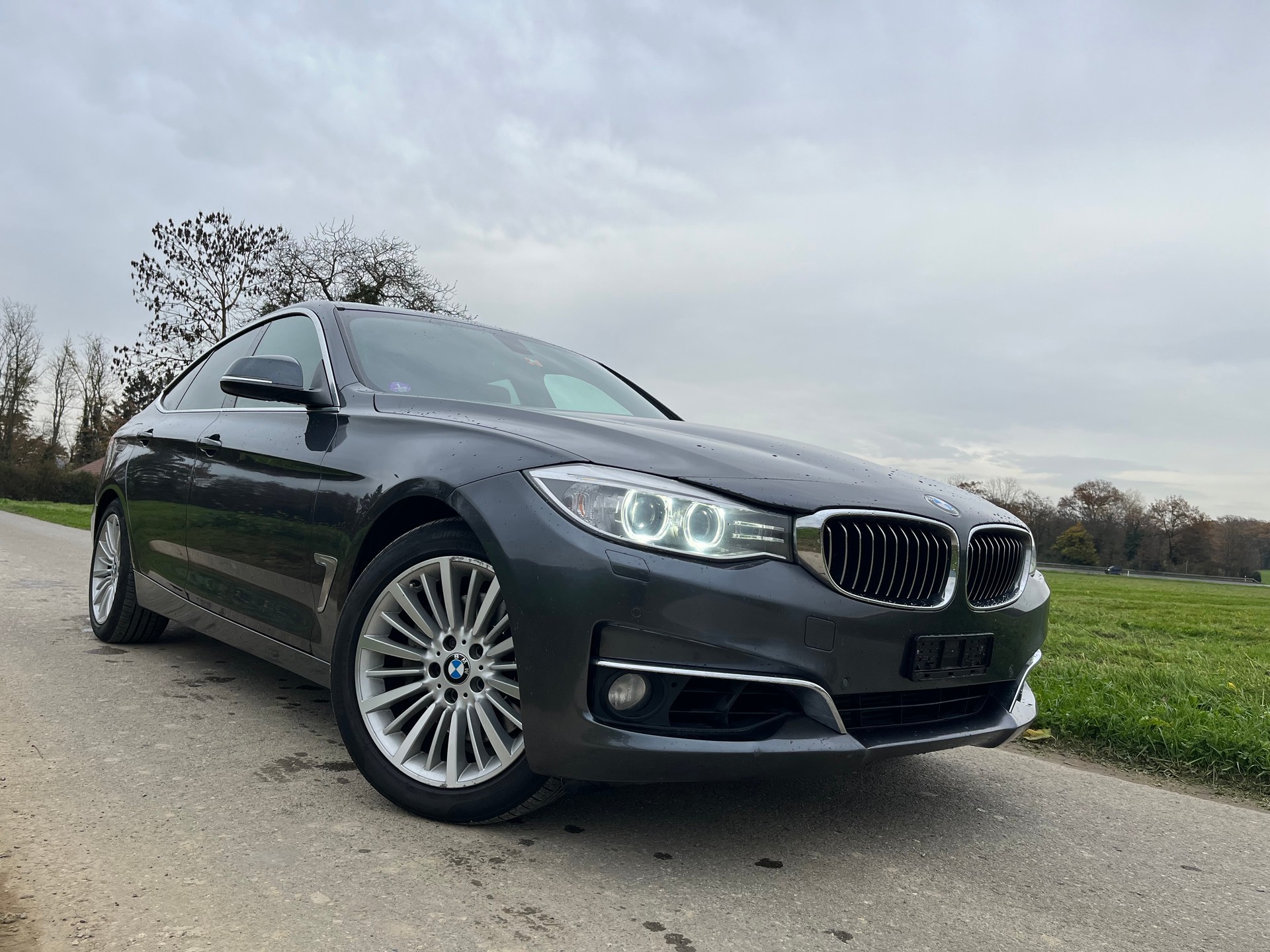 BMW 335i GT xDrive Luxury Line Steptronic-showroom-element-1