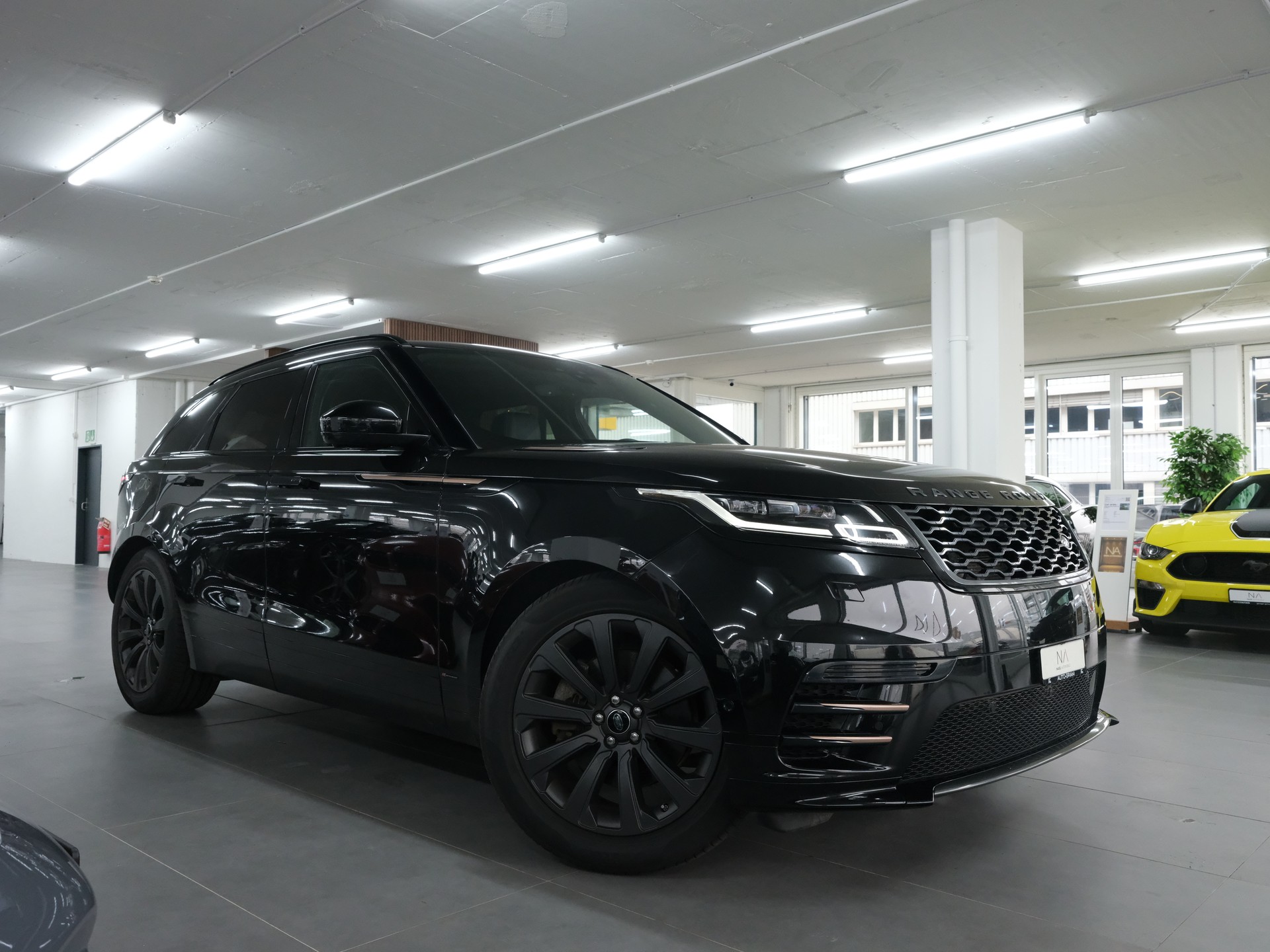 LAND ROVER Range Rover Velar R-Dynamic P 300 SE Automatic *Fahrassistenz Paket* *Panoramadach*-image-0