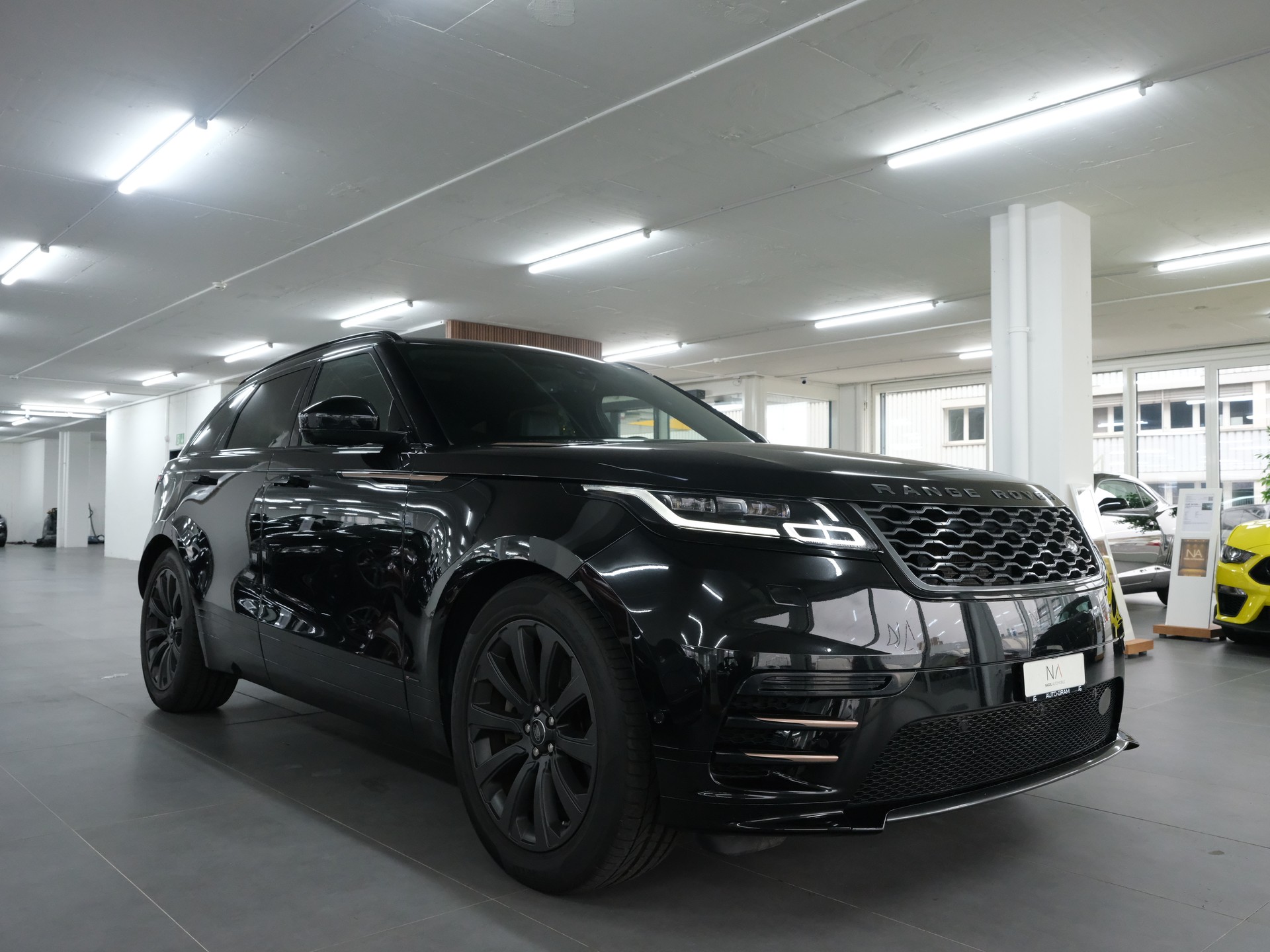 LAND ROVER Range Rover Velar R-Dynamic P 300 SE Automatic *Fahrassistenz Paket* *Panoramadach*-image-1