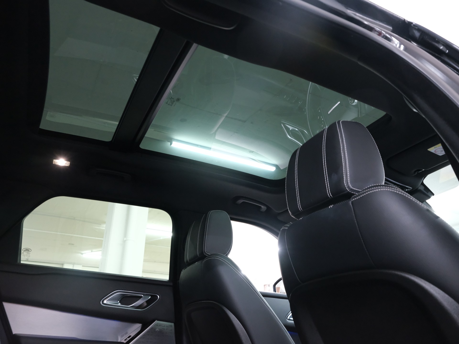 LAND ROVER Range Rover Velar R-Dynamic P 300 SE Automatic *Fahrassistenz Paket* *Panoramadach*-image-23