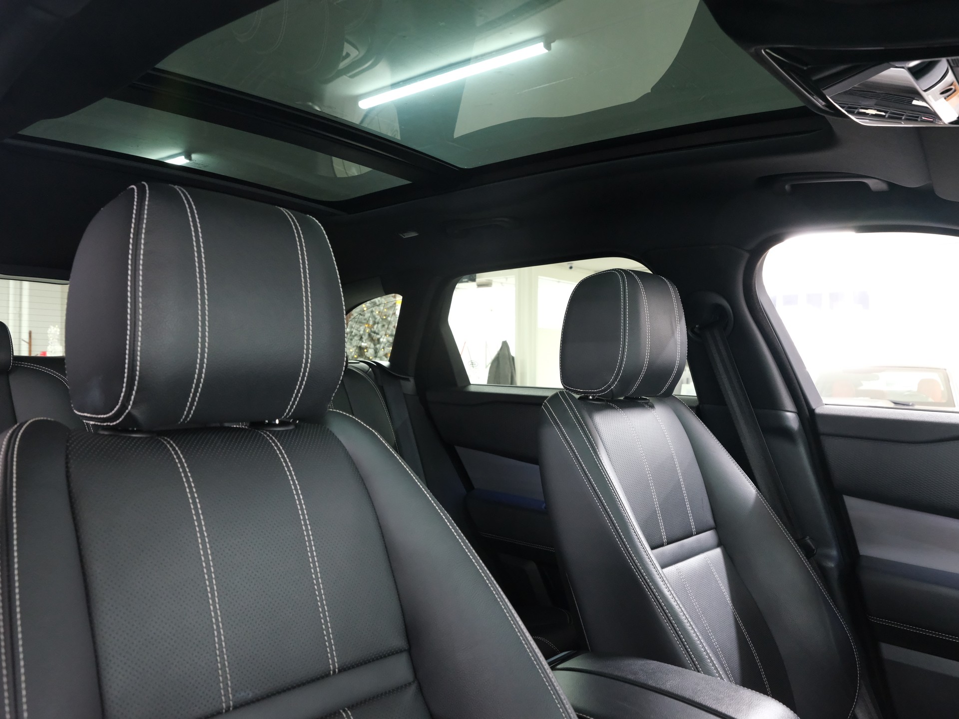 LAND ROVER Range Rover Velar R-Dynamic P 300 SE Automatic *Fahrassistenz Paket* *Panoramadach*-image-22